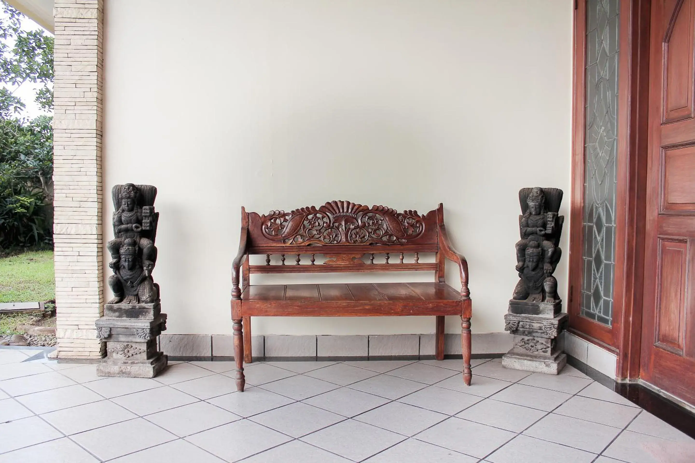 Seating area in OYO 123 Puri Lotus