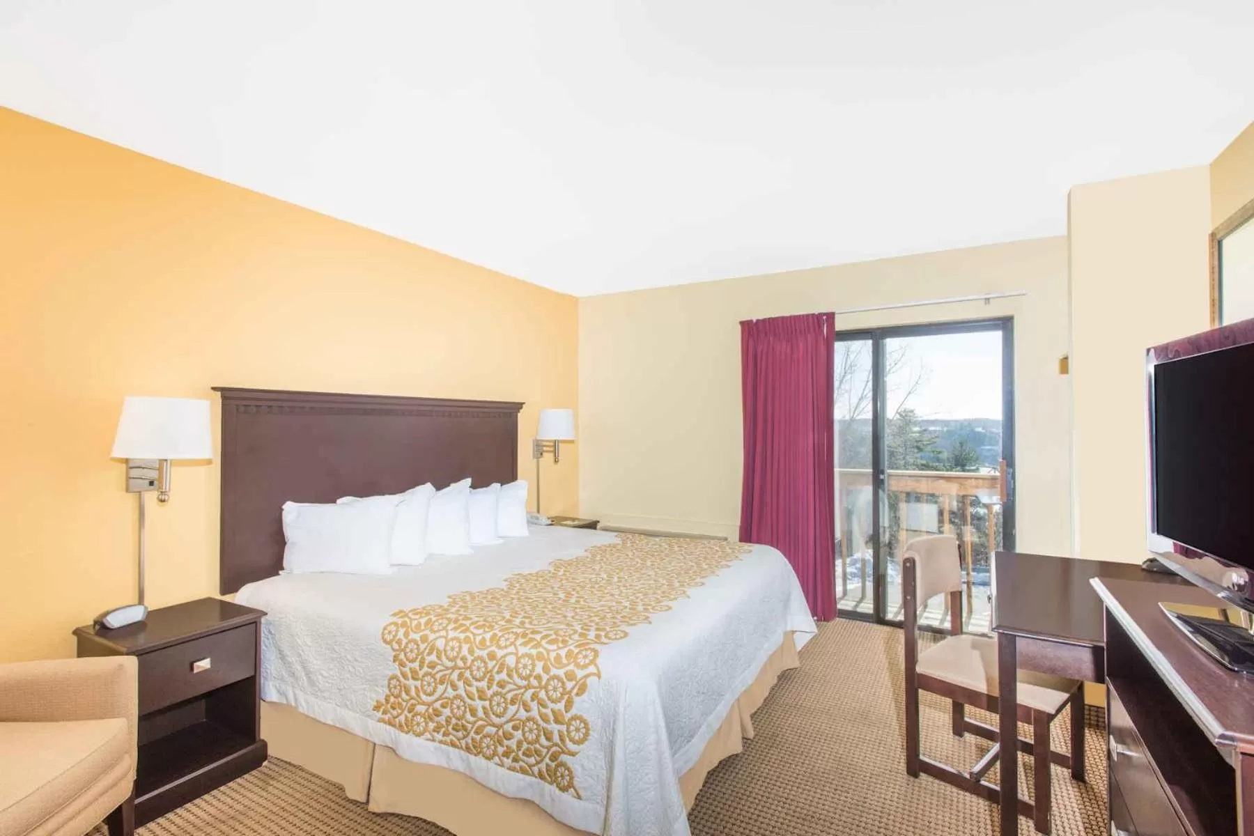 Photo of the whole room, Bed in Days Inn by Wyndham Colchester Burlington