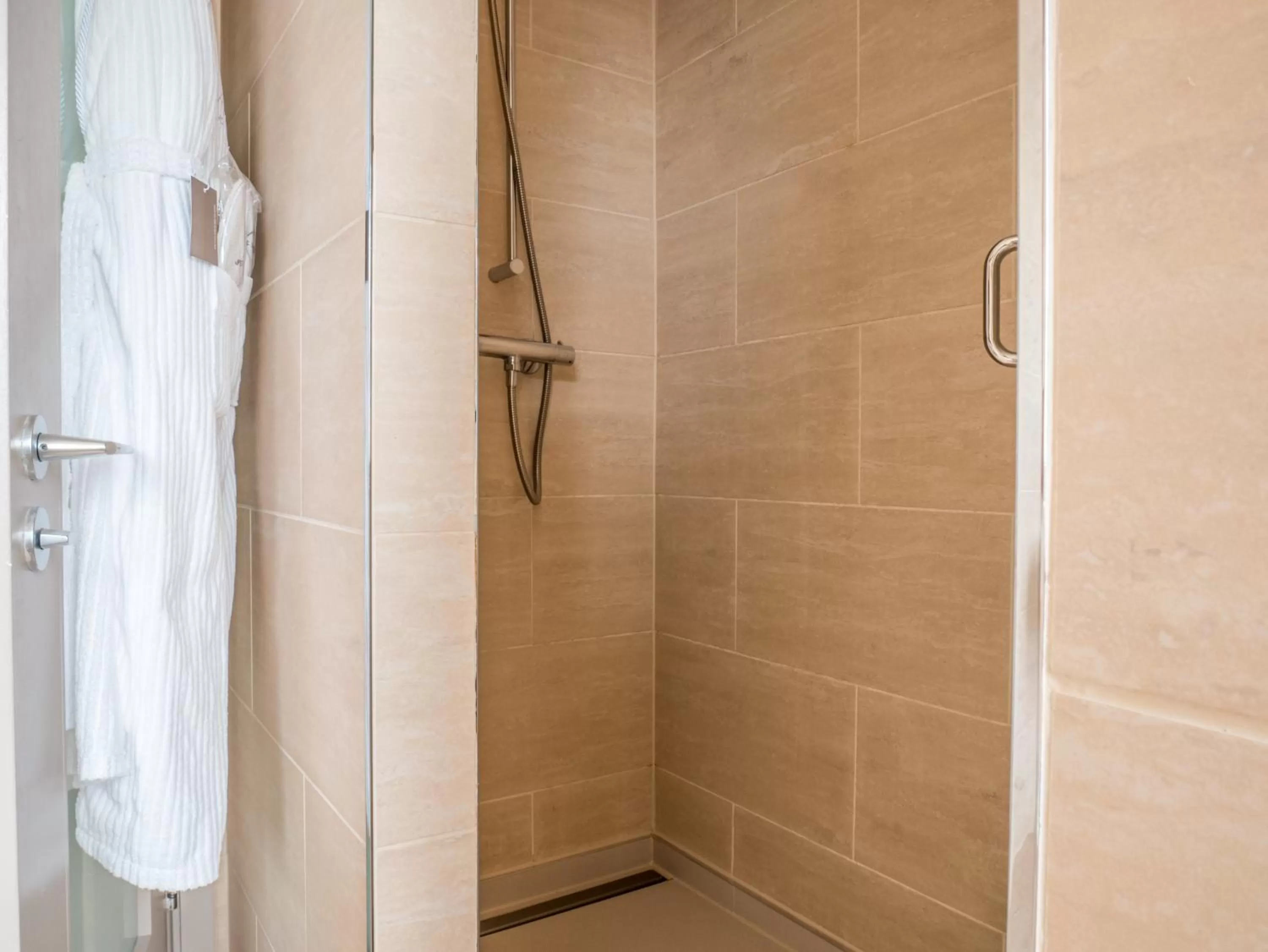 Shower in Apex Waterloo Place Hotel