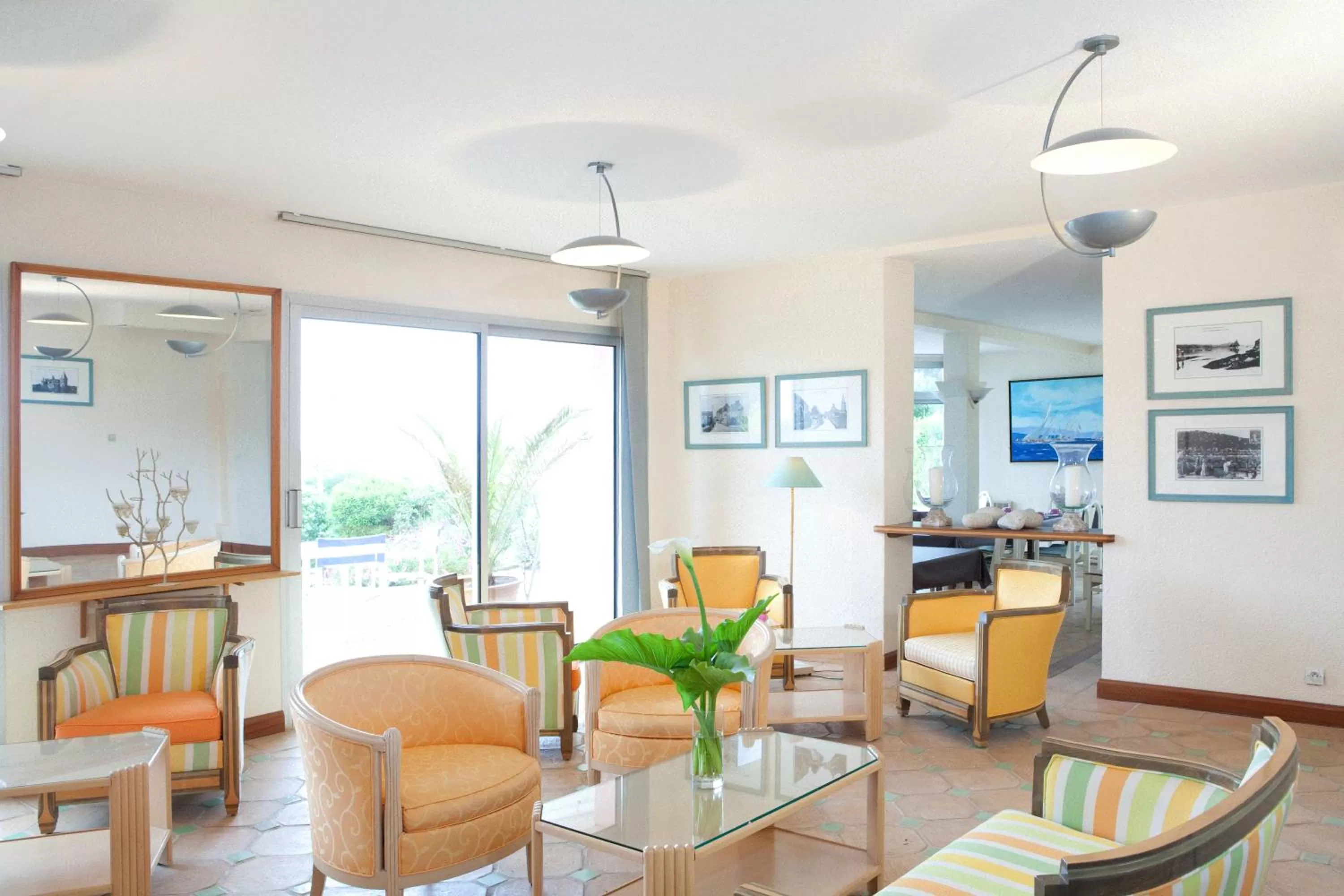 Lounge or bar in Hotel Le Toeno