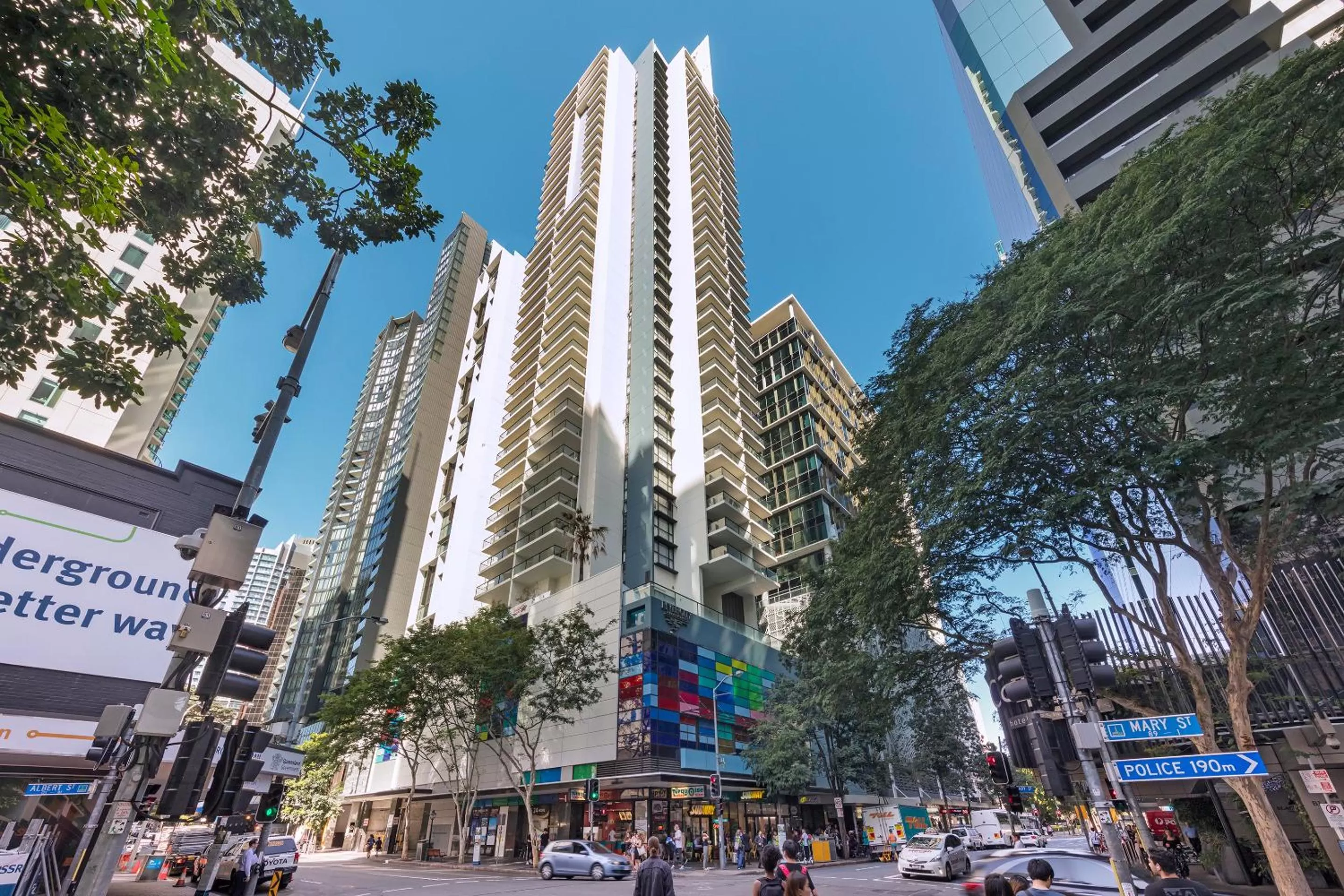 Facade/entrance in Oaks Brisbane River City Suites