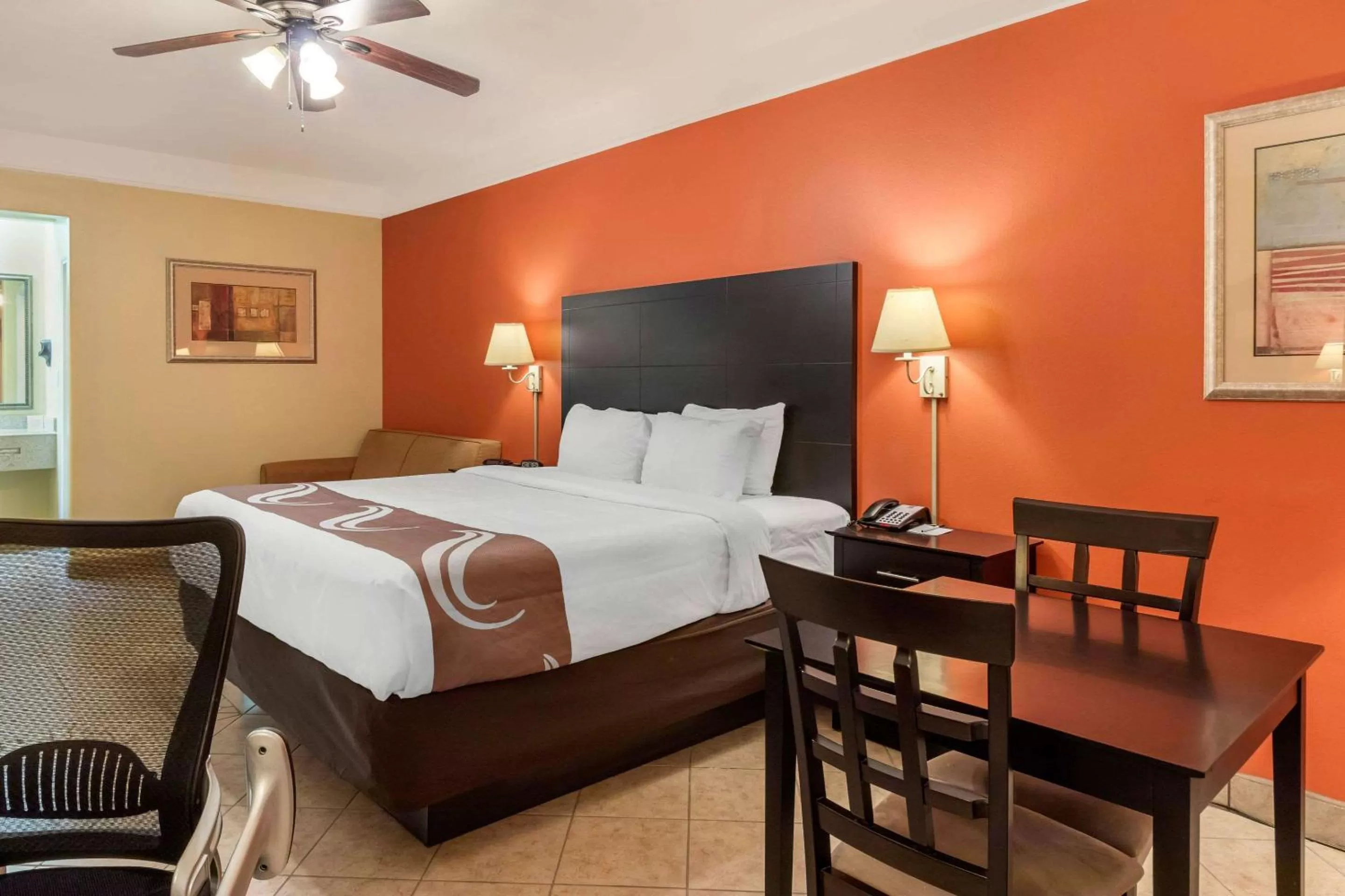 Photo of the whole room, Bed in Quality Inn & Suites at The Outlets Mercedes-Weslaco