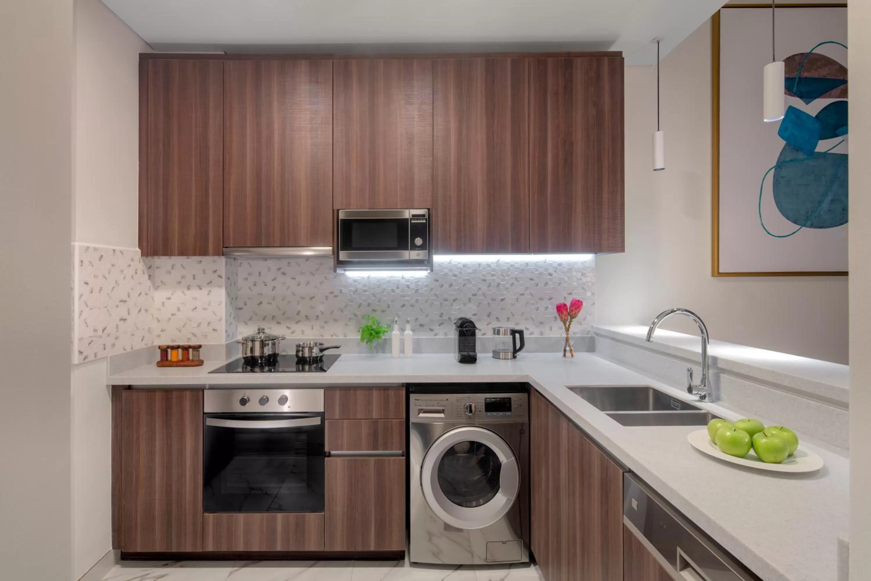 Coffee/tea facilities in Avani Plus Palm View Dubai Hotel & Suites