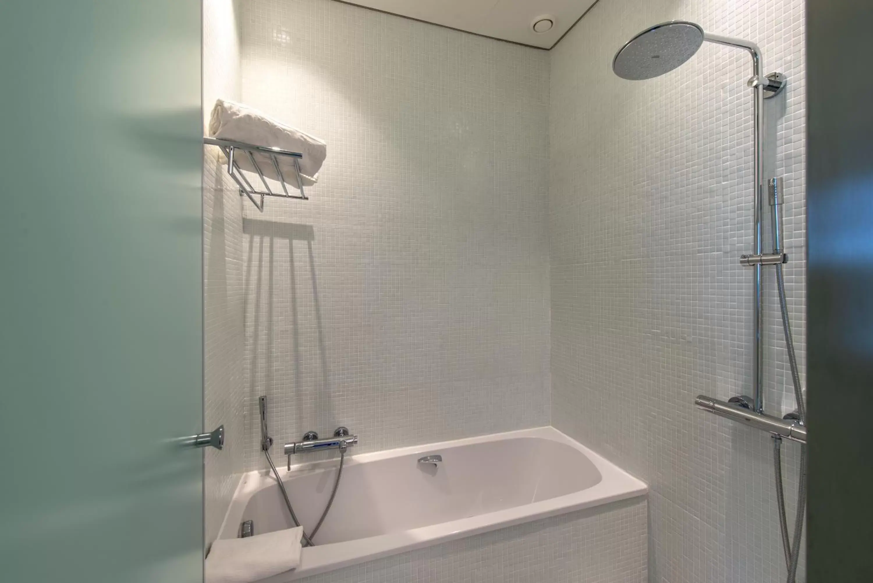 Shower, Bathroom in Hotel Porta Fira 4* Sup