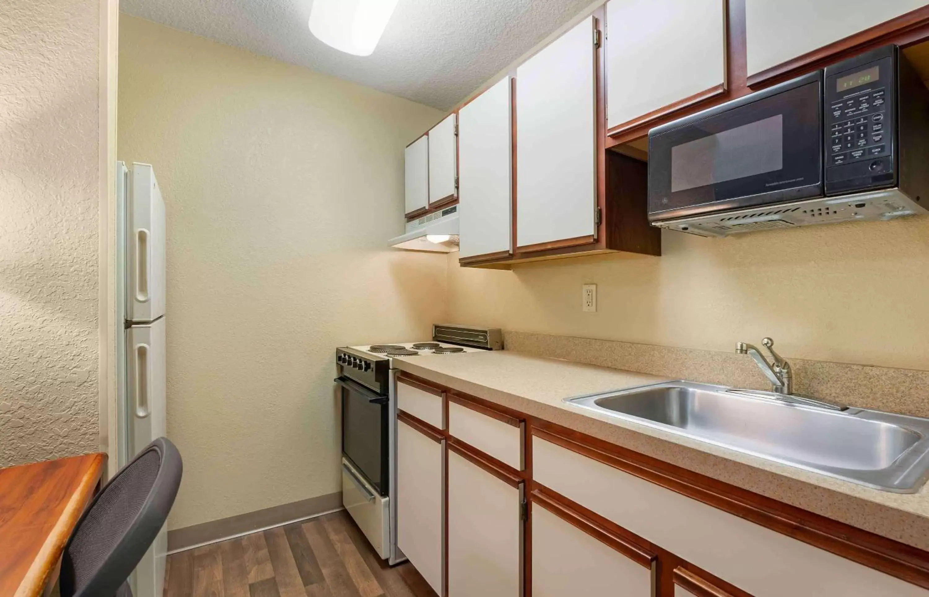 Bedroom, Kitchen/Kitchenette in Extended Stay America Suites - Fort Wayne - North