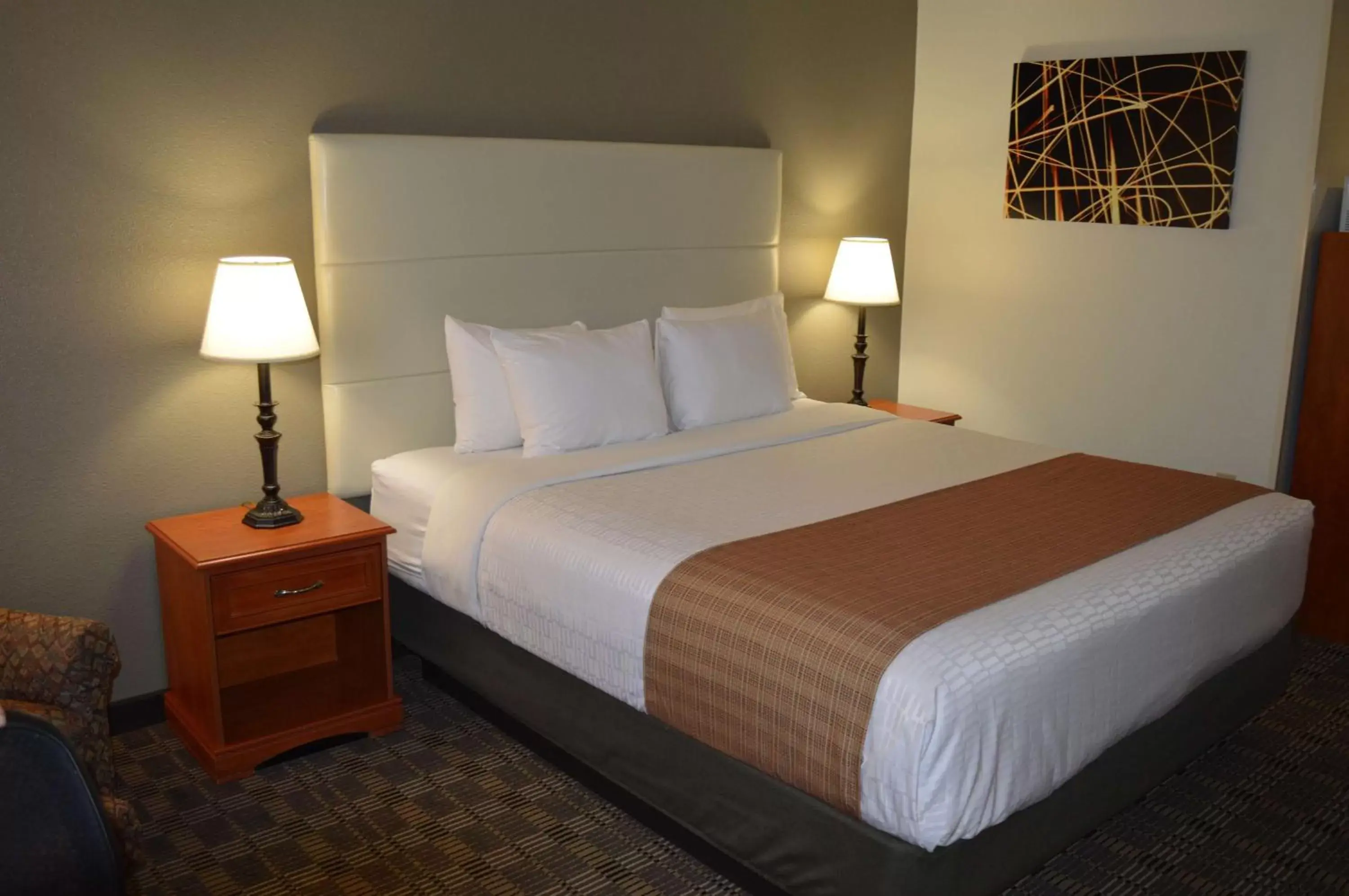 Bedroom, Bed in Colony Inn