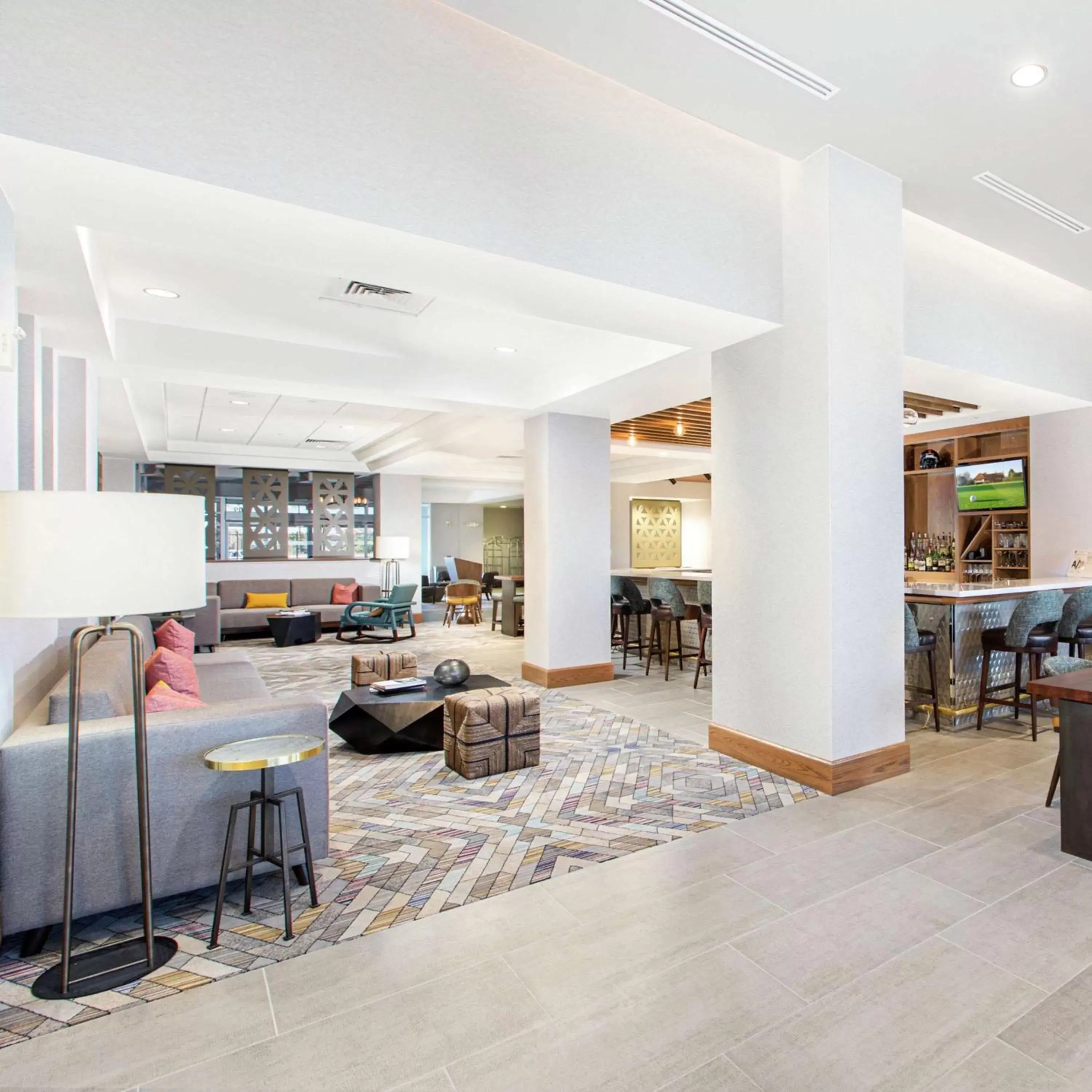 Lounge or bar, Restaurant/Places to Eat in DoubleTree by Hilton San Antonio Northwest - La Cantera