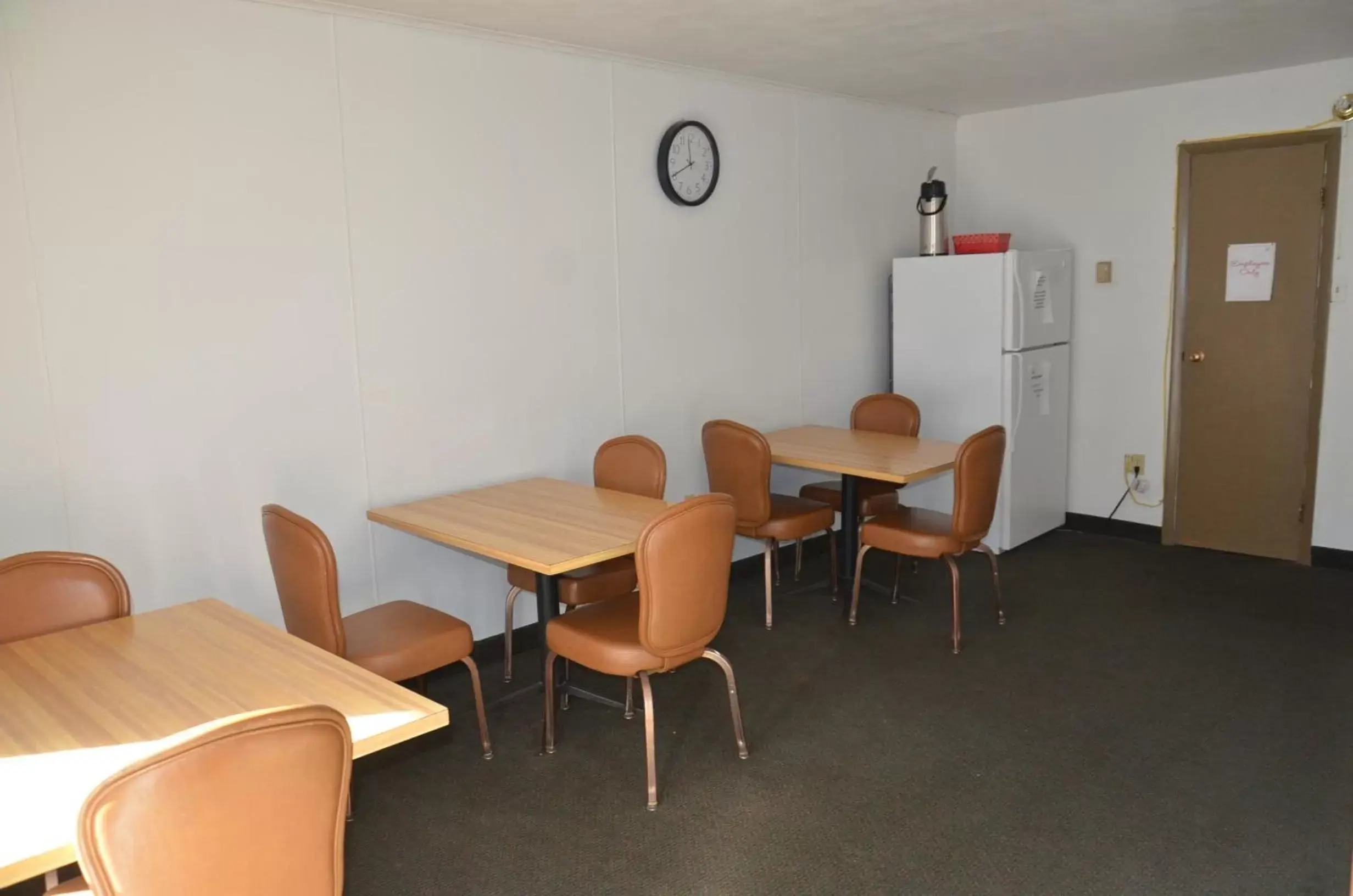 Restaurant/places to eat, Dining Area in Red Carpet Inn and Suites Ebensburg