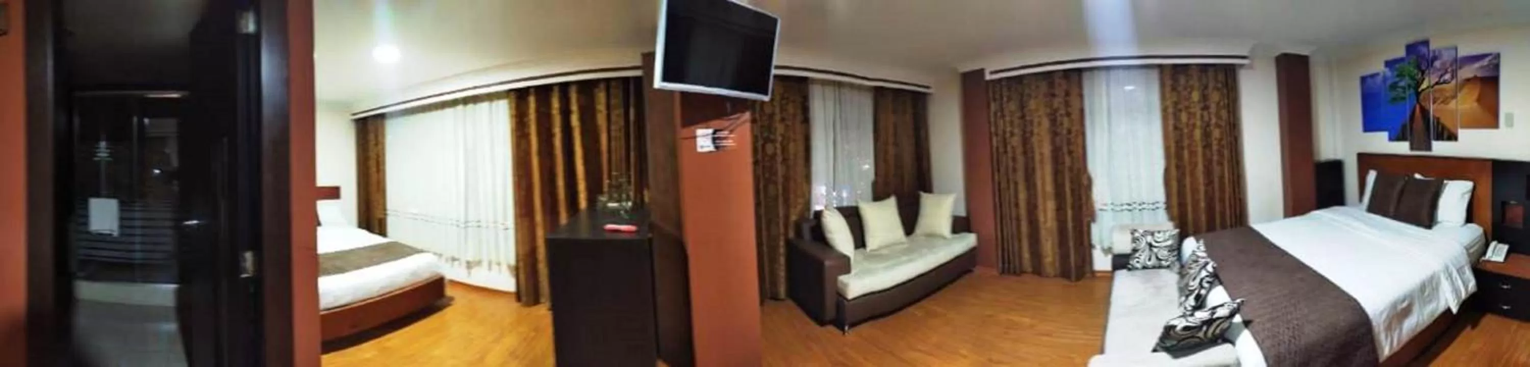 Bedroom, Bed in La Kapital Hotel