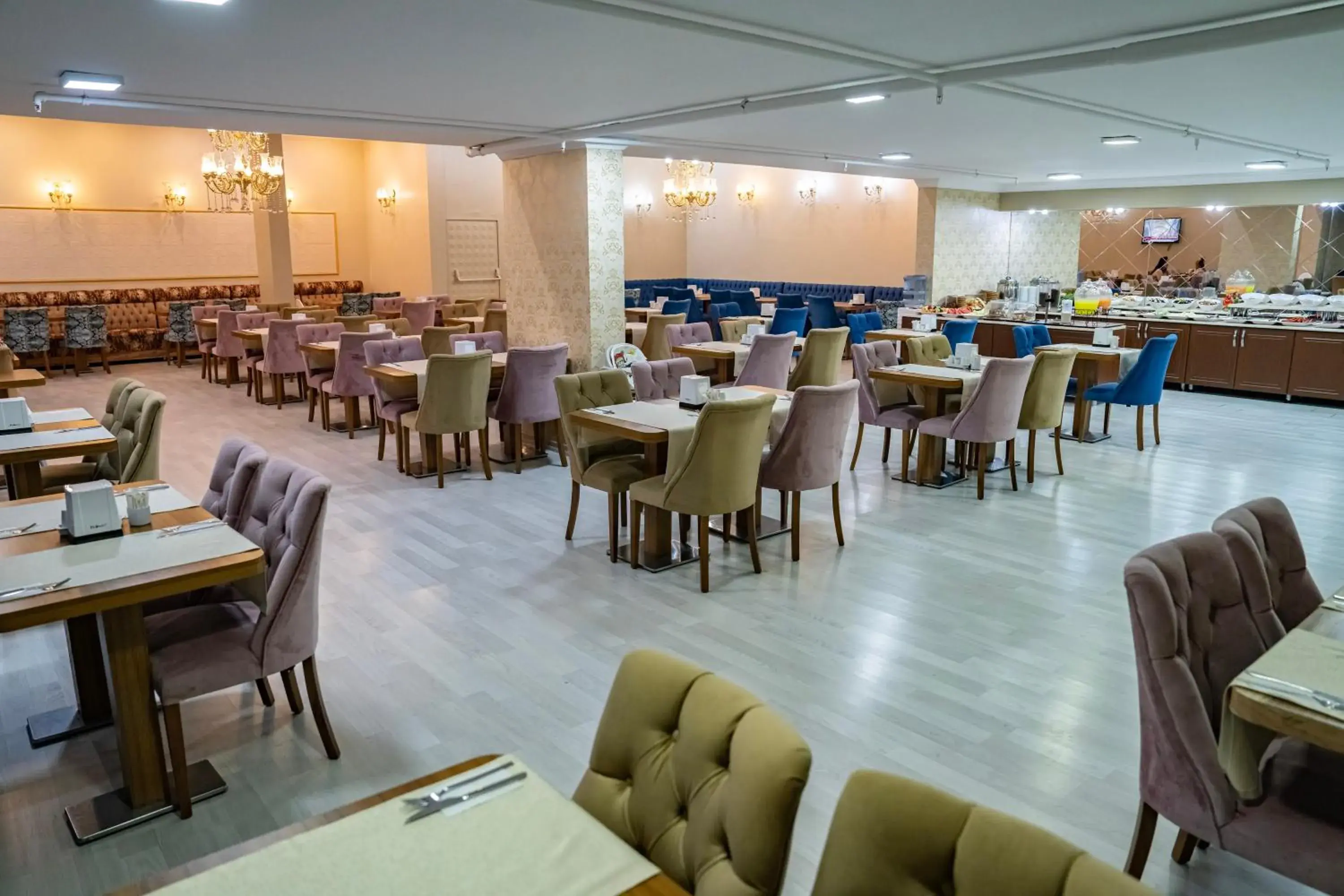 Restaurant/Places to Eat in Grand Hamit Hotel
