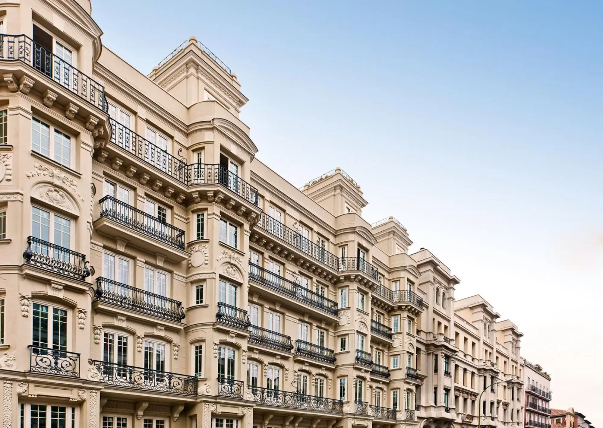 Facade/entrance in Catalonia Atocha Facade/entrance in Catalonia Atocha