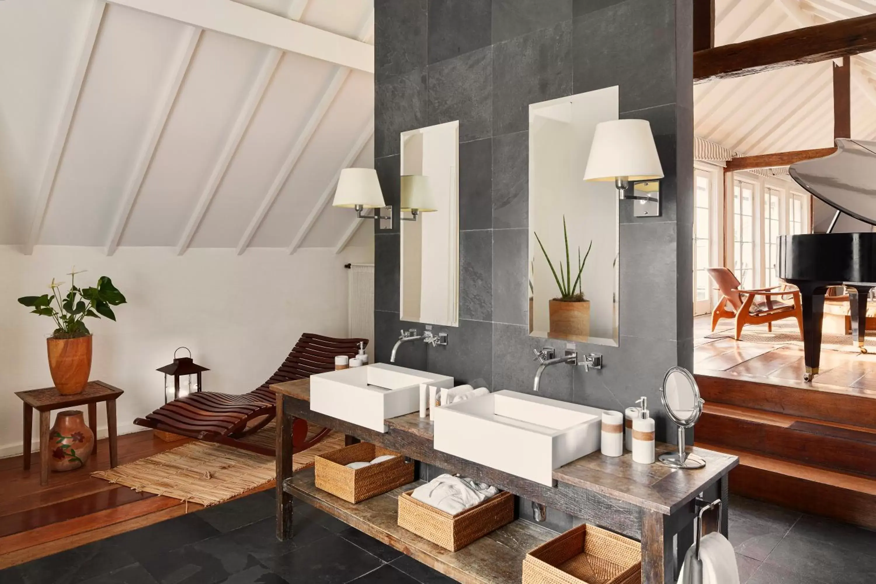 Bathroom, Seating Area in Santa Teresa Hotel RJ - MGallery