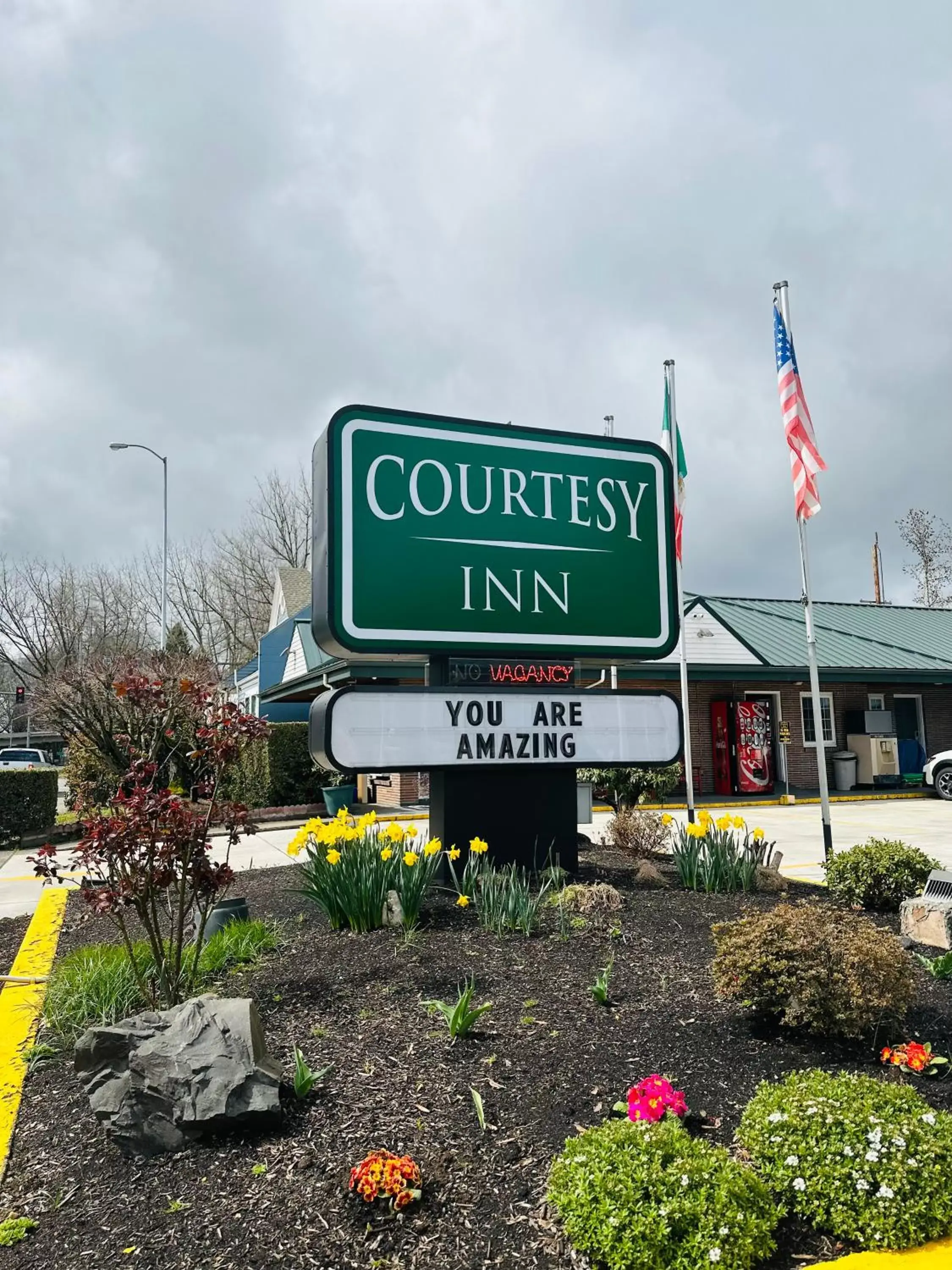 Logo/Certificate/Sign in Courtesy Inn Downtown Eugene