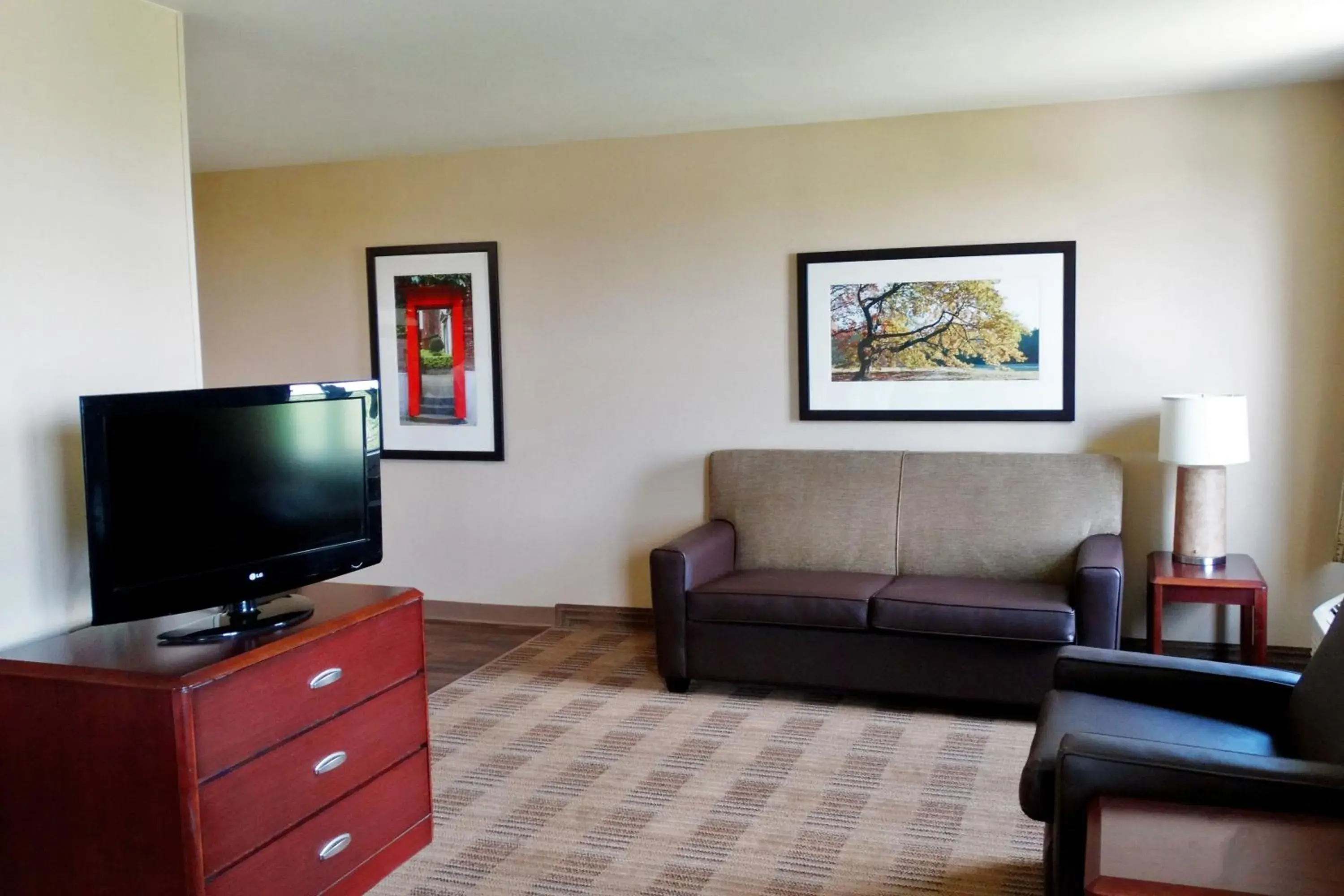 TV and multimedia, TV/Entertainment Center in Extended Stay America Suites - Phoenix - Chandler - E Chandler Blvd