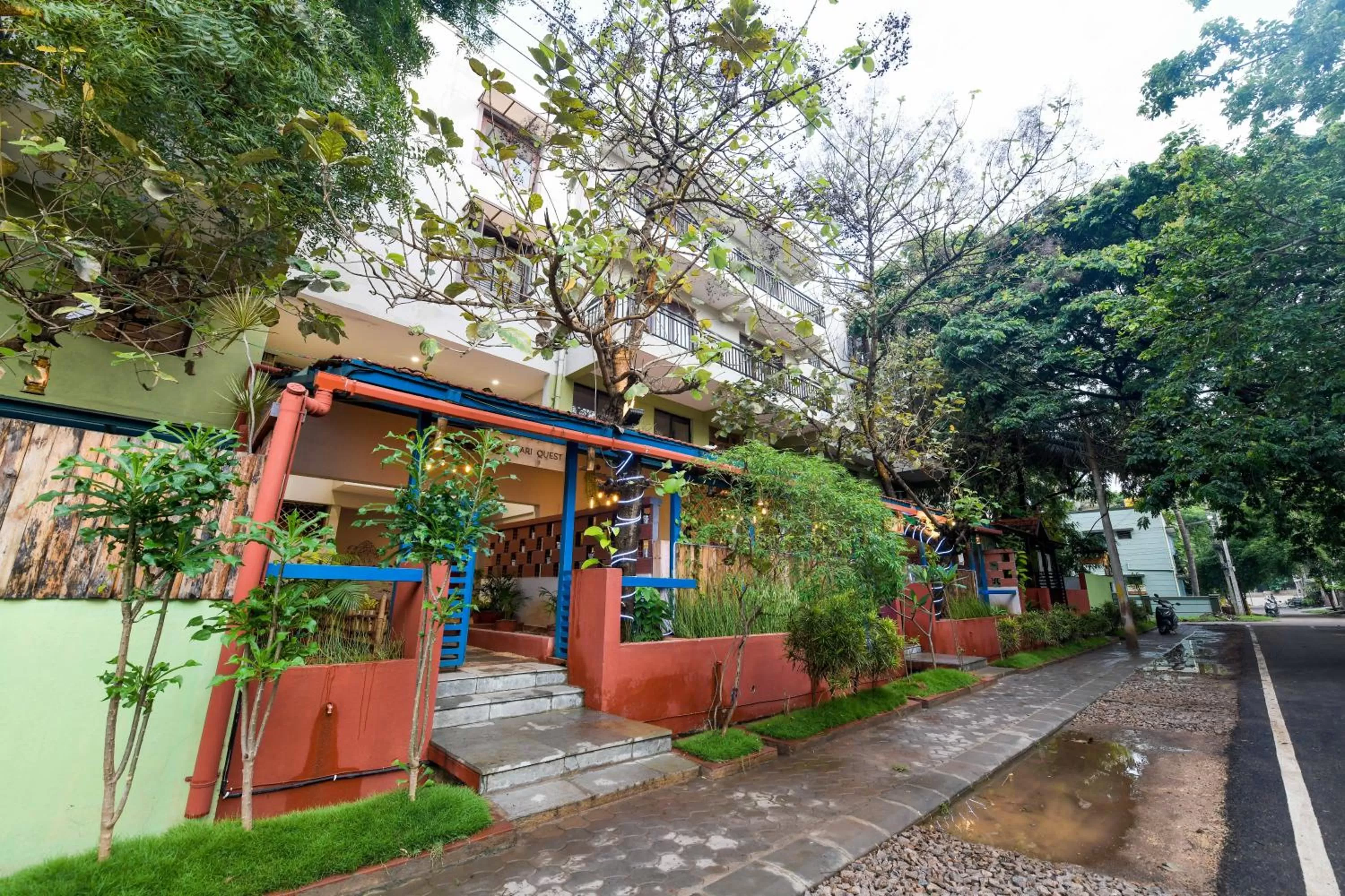 Property building in SAFARI QUEST