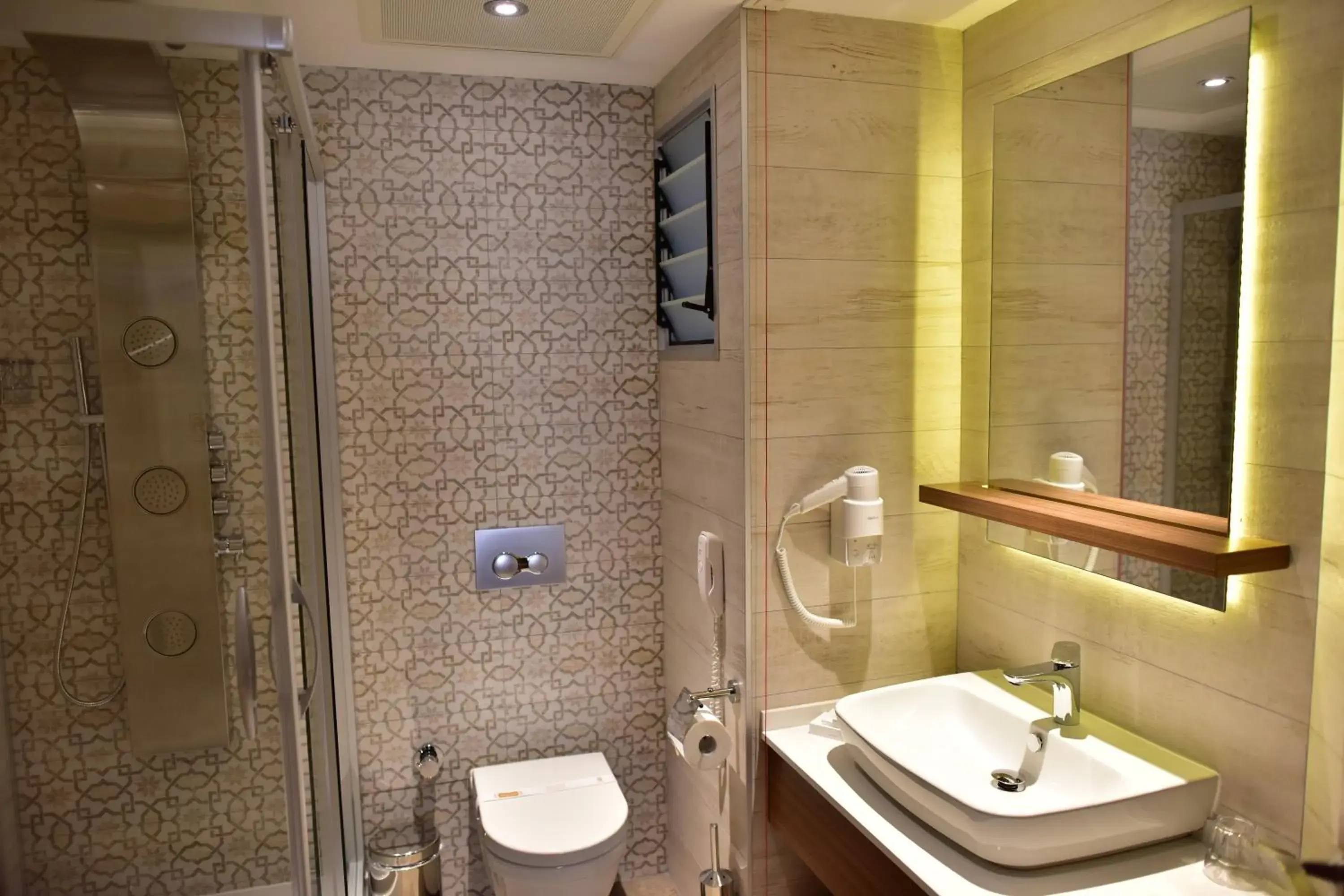 Shower, Bathroom in Giritligil Hotel