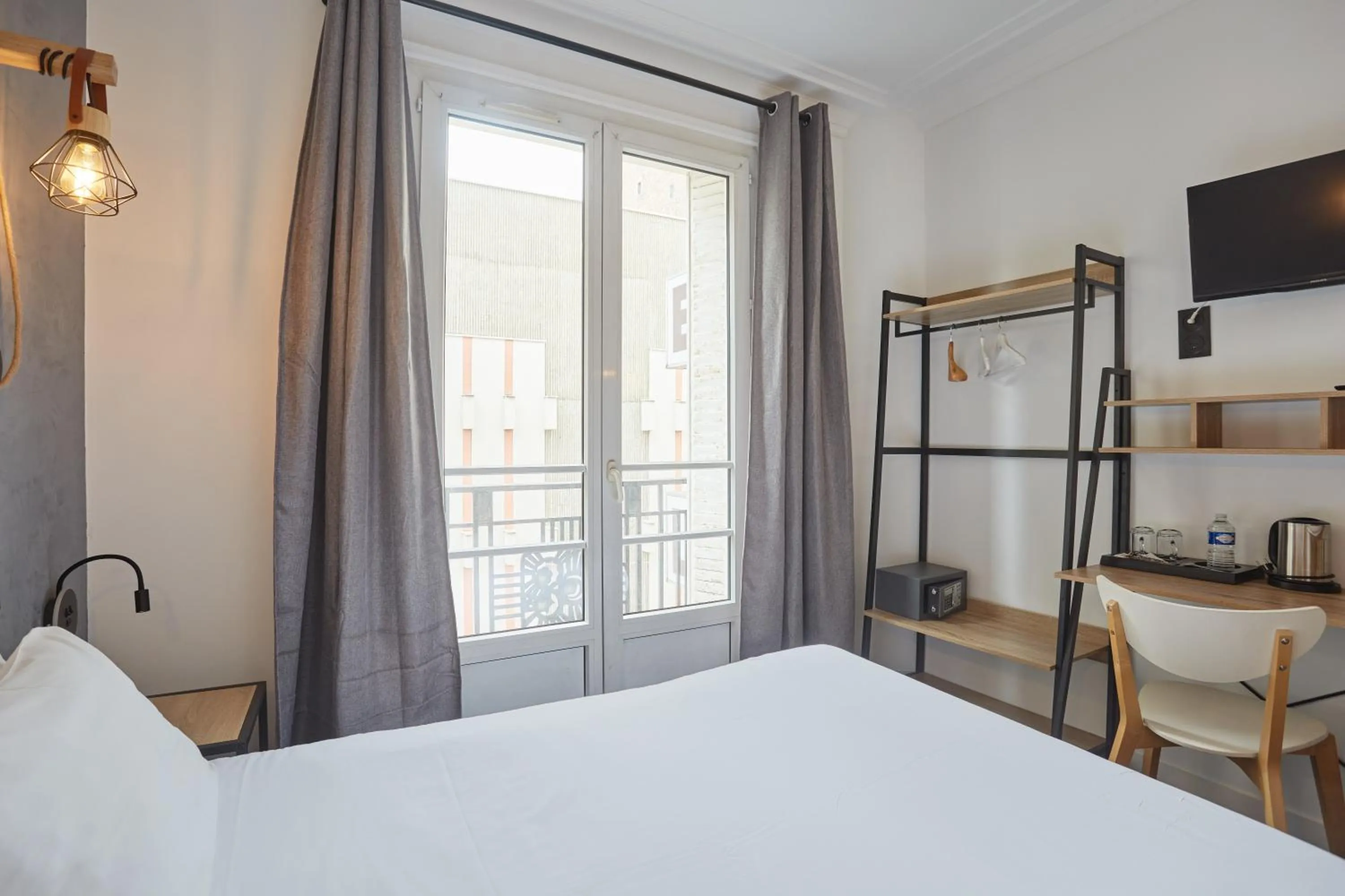 TV and multimedia, Bed in Hotel Auguste