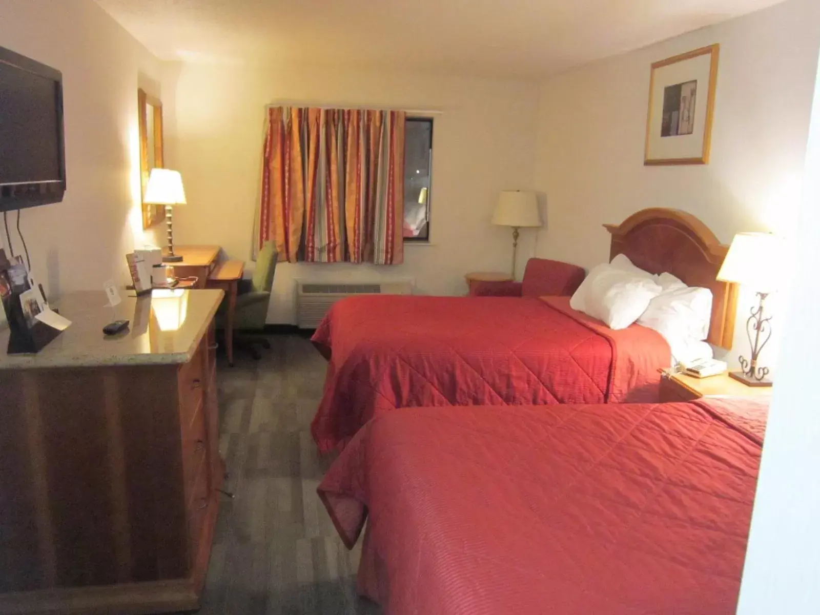 Bedroom, Bed in American Inn and Suites Ionia