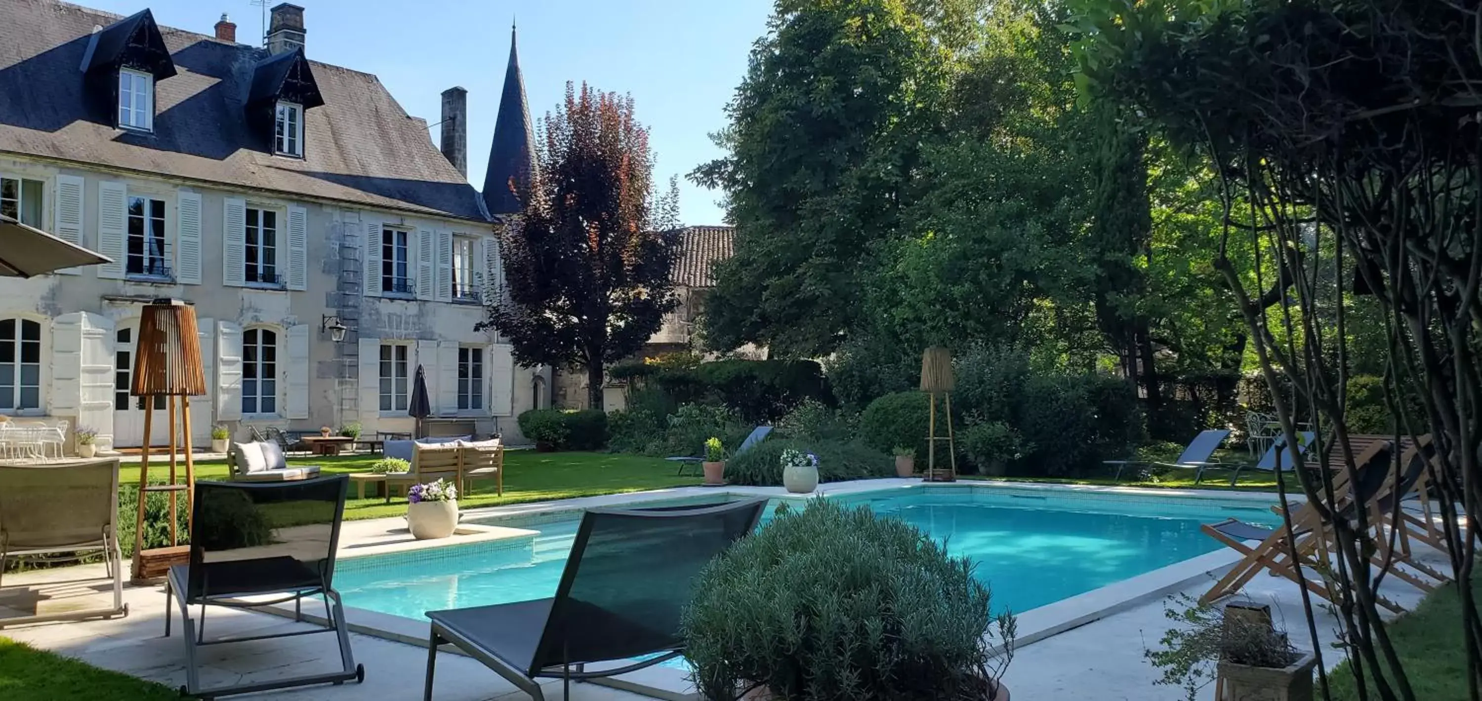 Garden, Swimming Pool in Logis des Tourelles