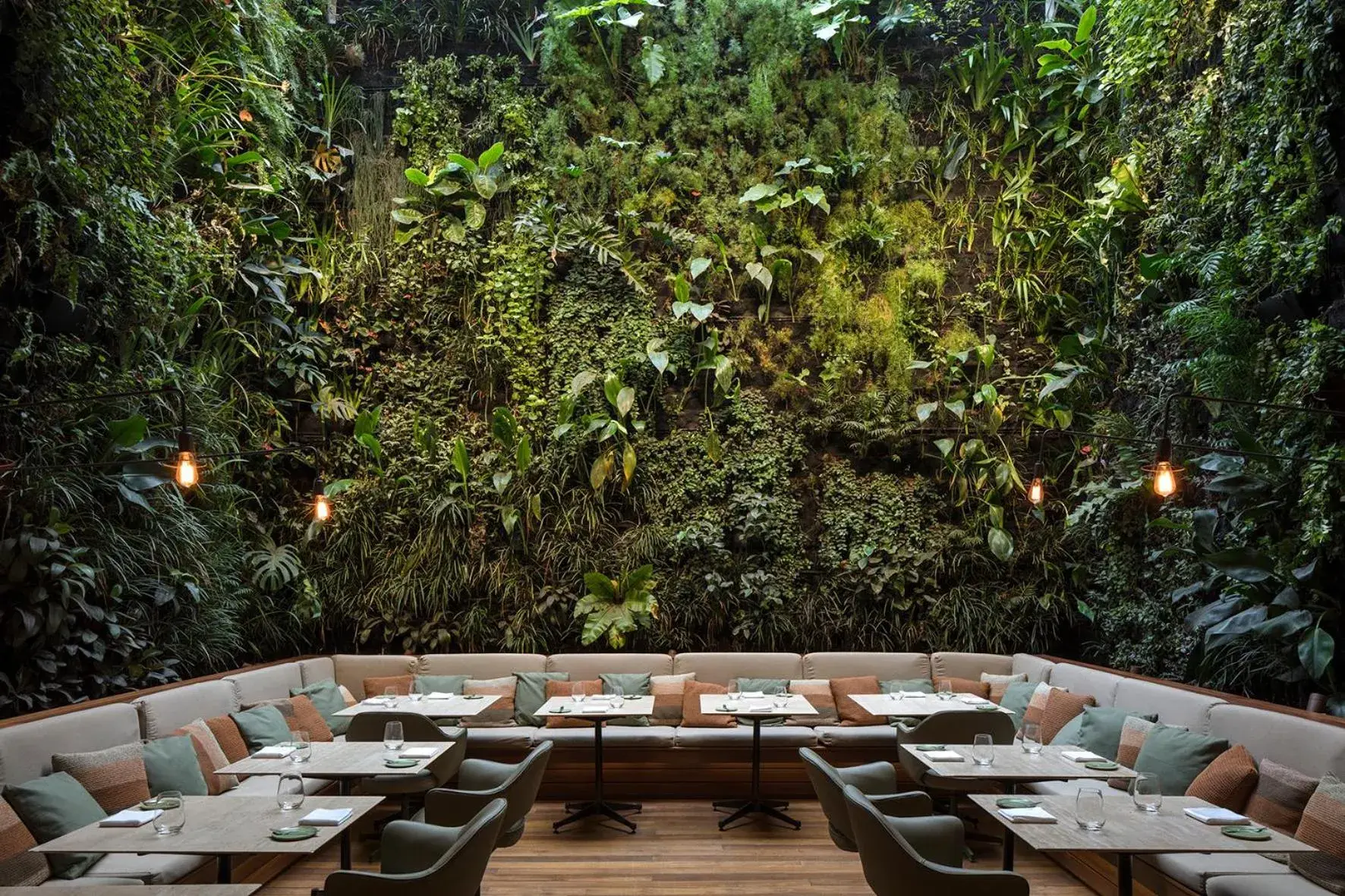 Restaurant/Places to Eat in Emiliano Hotel Rio de Janeiro