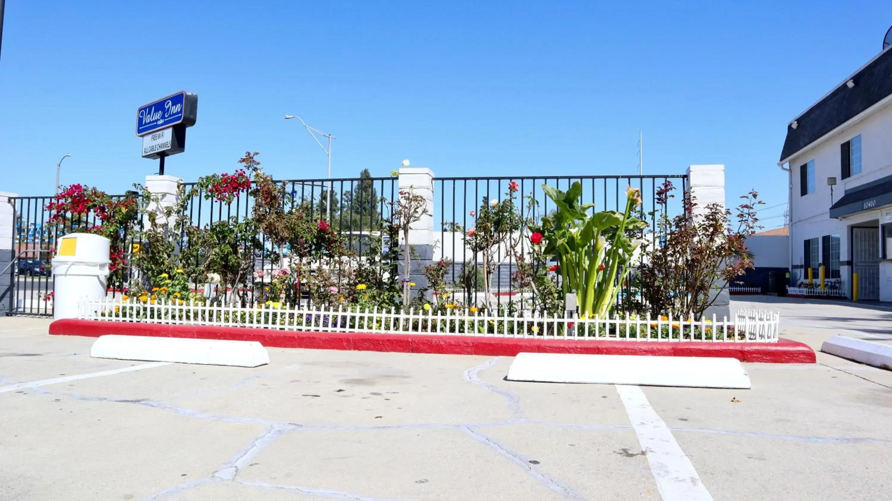 Garden in Value Inn Bellflower