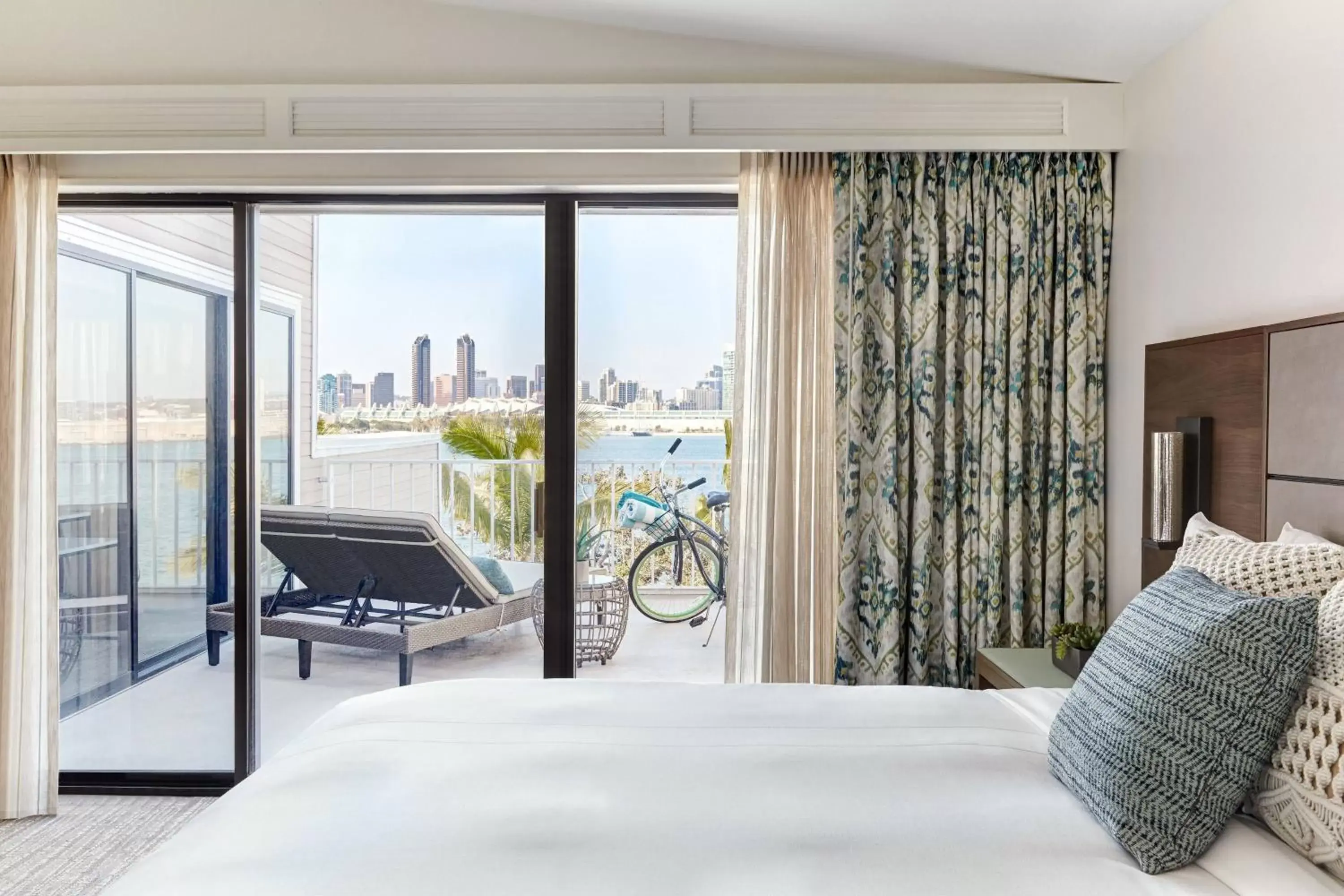 Bedroom in Coronado Island Marriott Resort & Spa