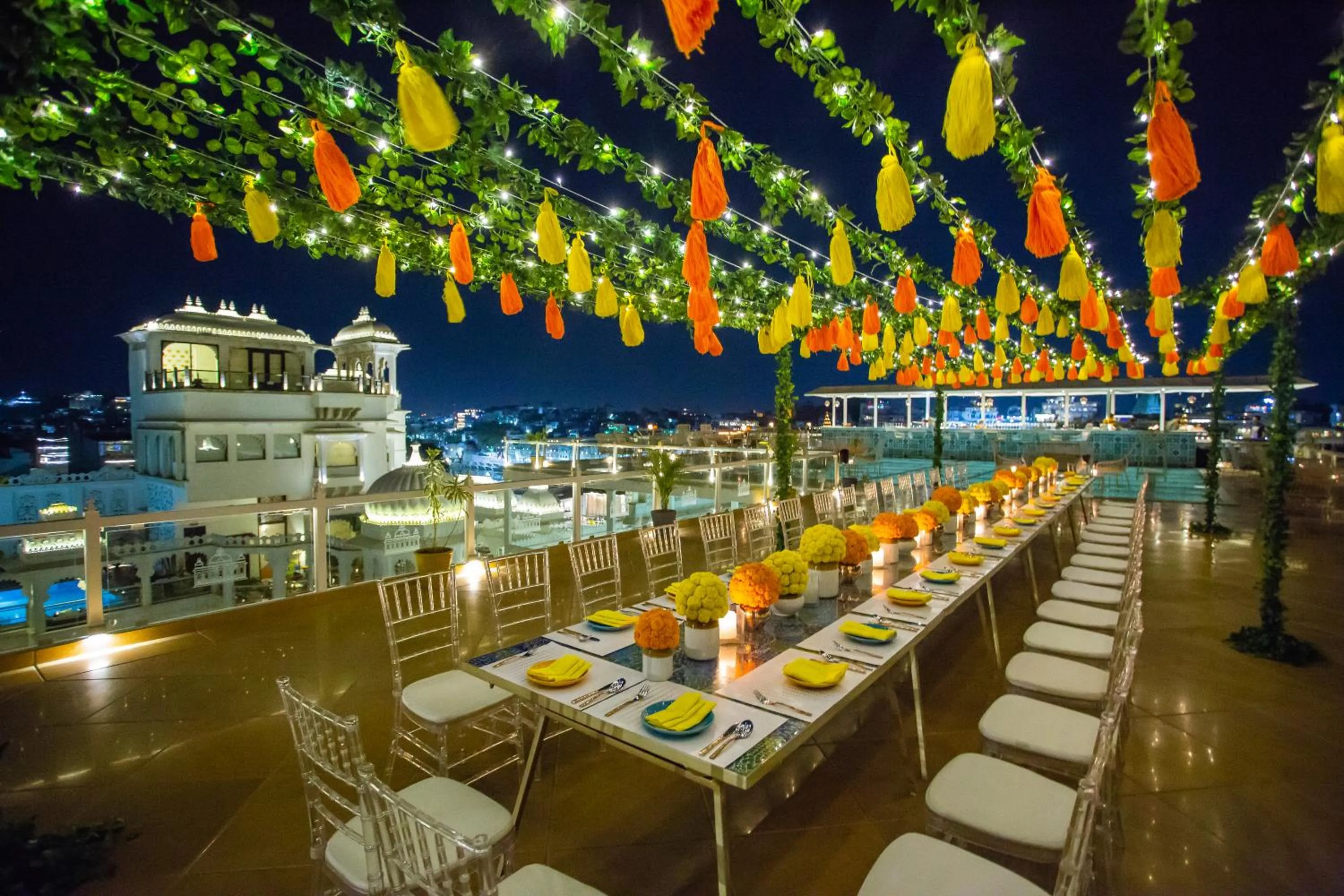 Restaurant/places to eat in Hotel Udai Kothi