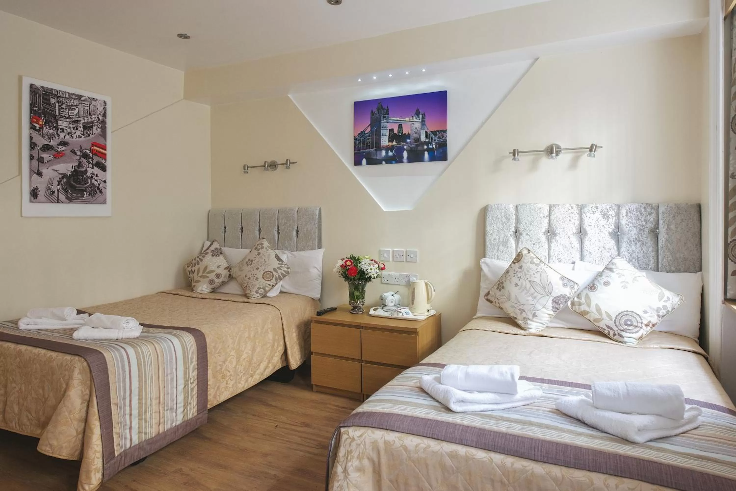 Day, Bed in Linden House Hotel