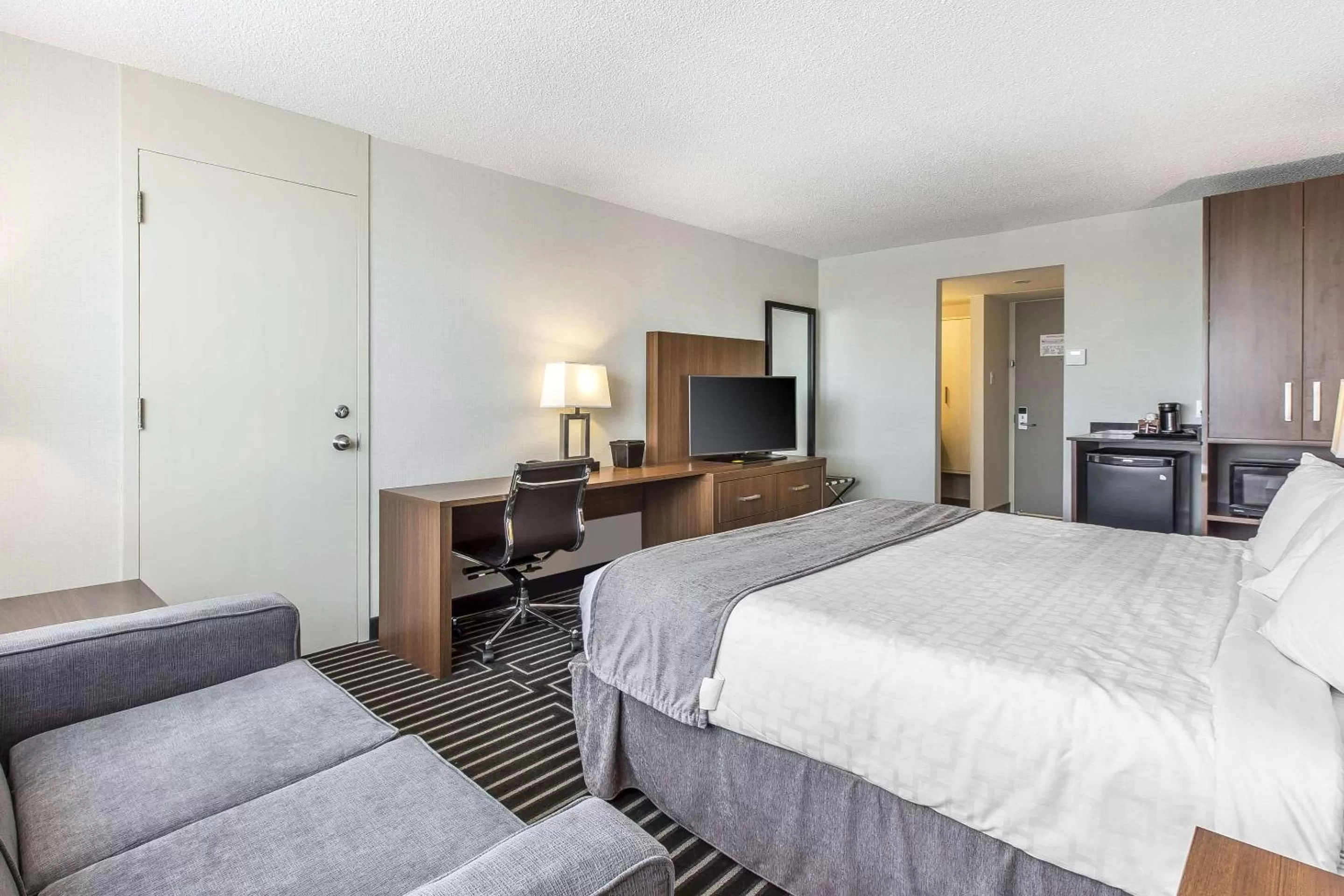 Photo of the whole room, Bed in Quality Inn