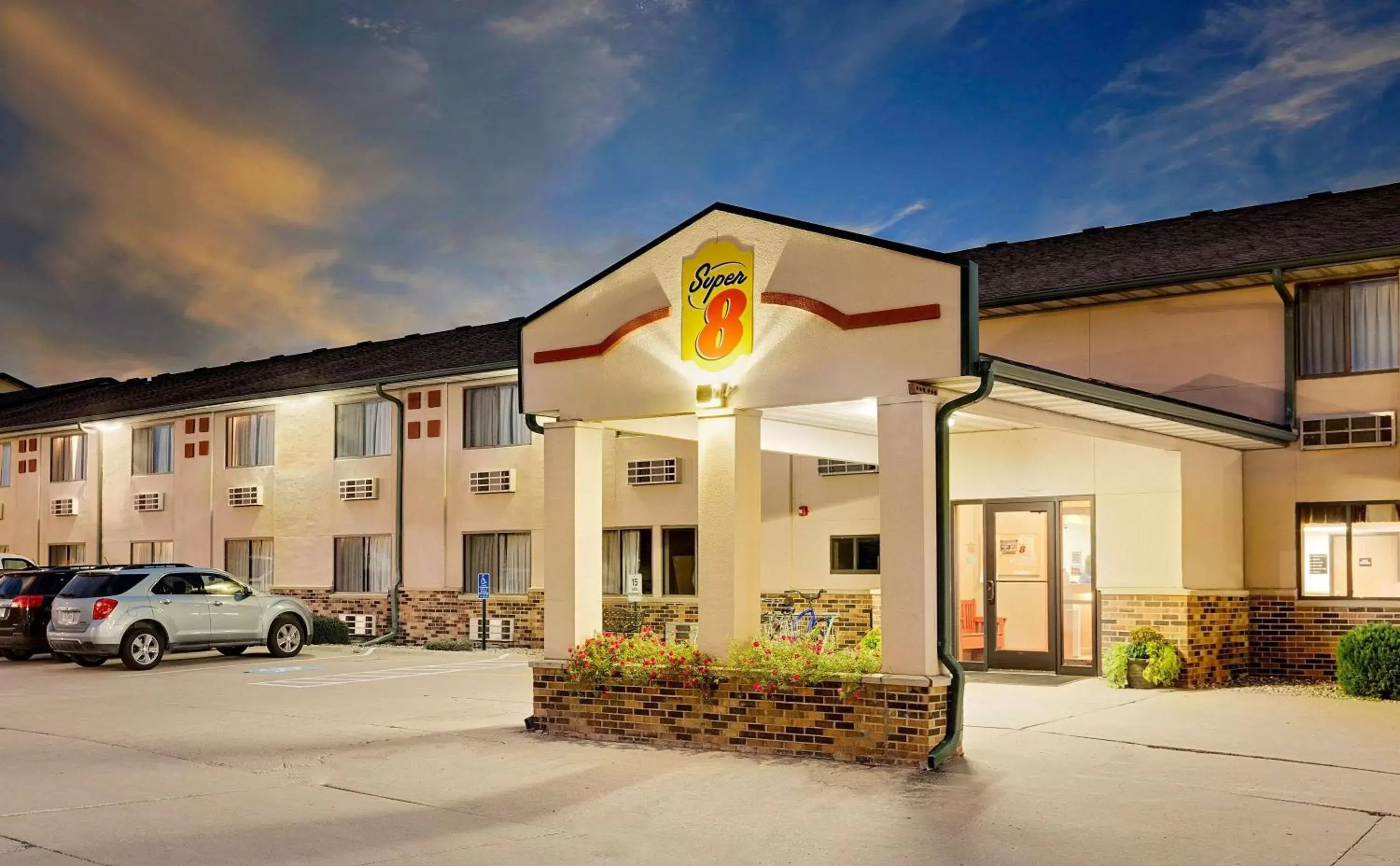 Property building in Super 8 by Wyndham St. James Property building in Super 8 by Wyndham St. James