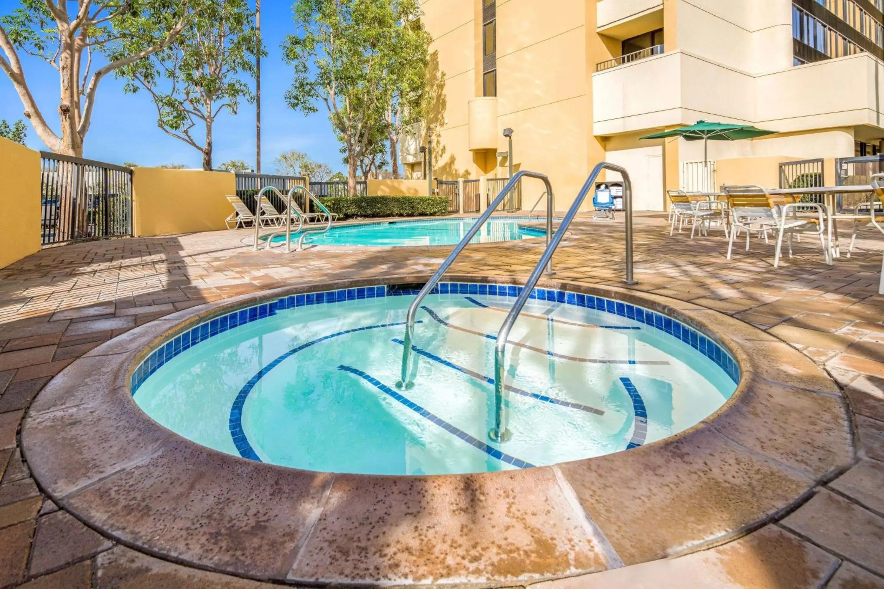 Hot Tub, Swimming Pool in La Quinta by Wyndham Buena Park