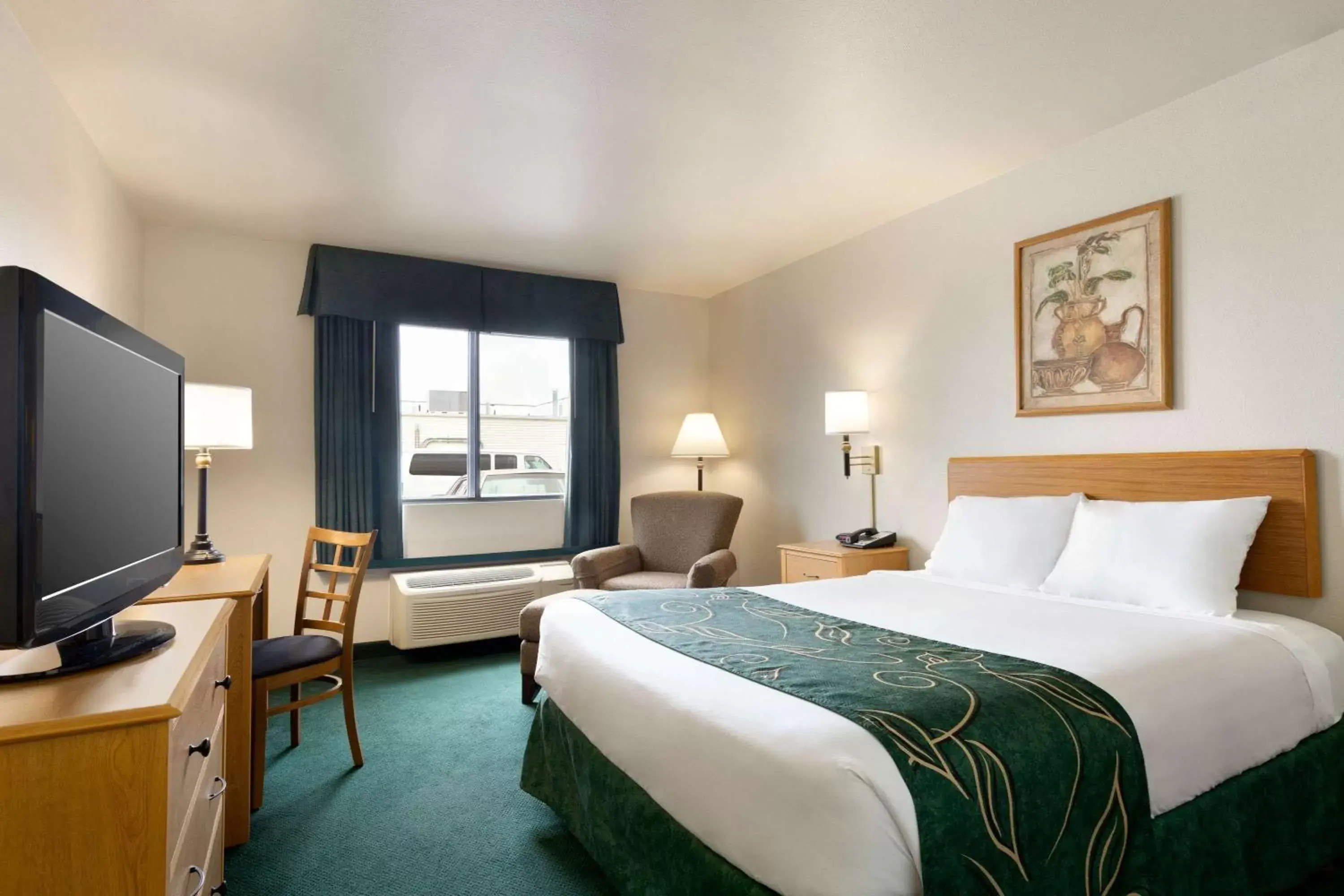 Queen Room - Non-Smoking in Travelodge by Wyndham Milford Queen Room - Non-Smoking in Travelodge by Wyndham Milford