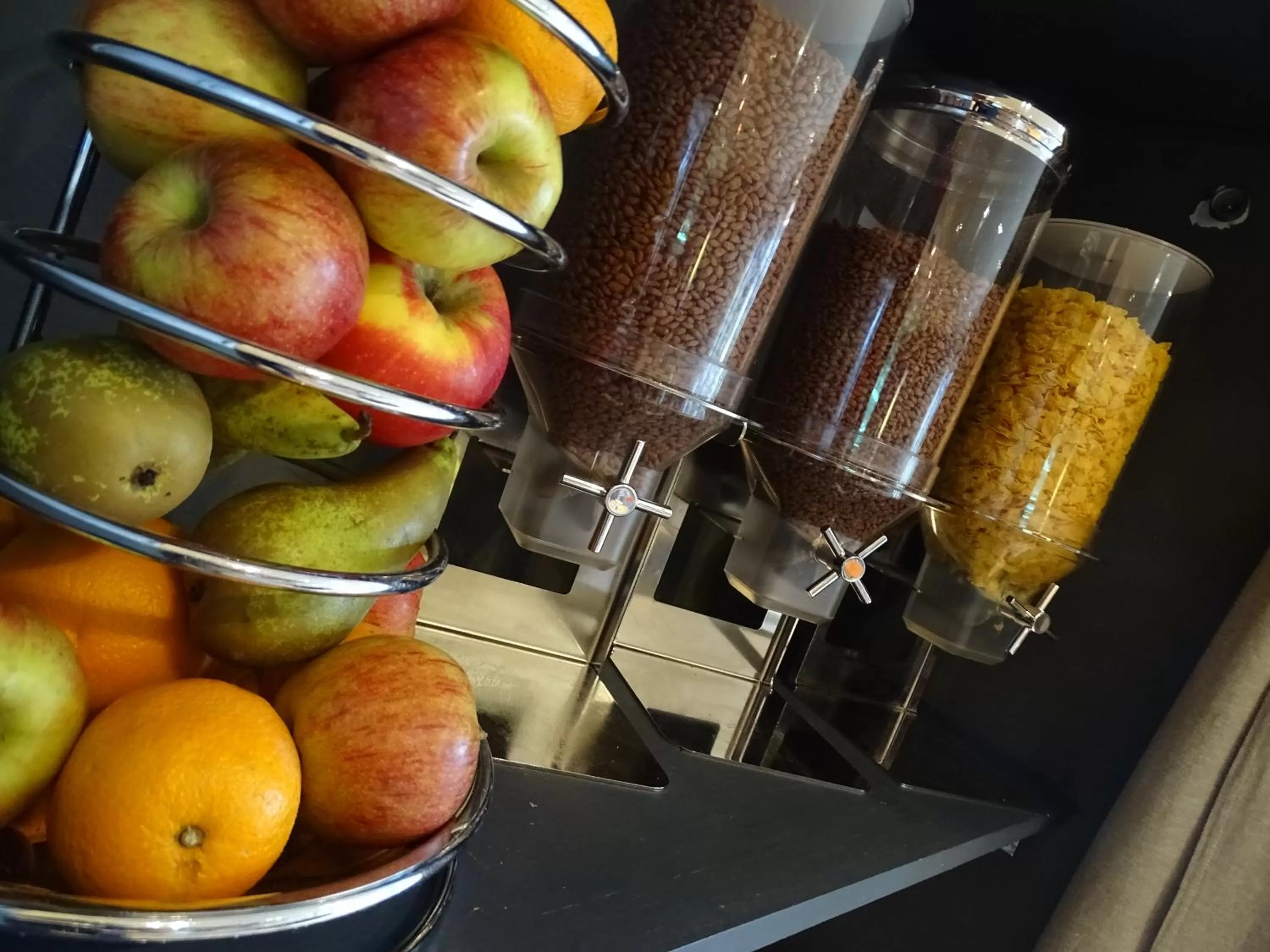 Food and drinks in Sleep & Go Brussels Expo Hotel