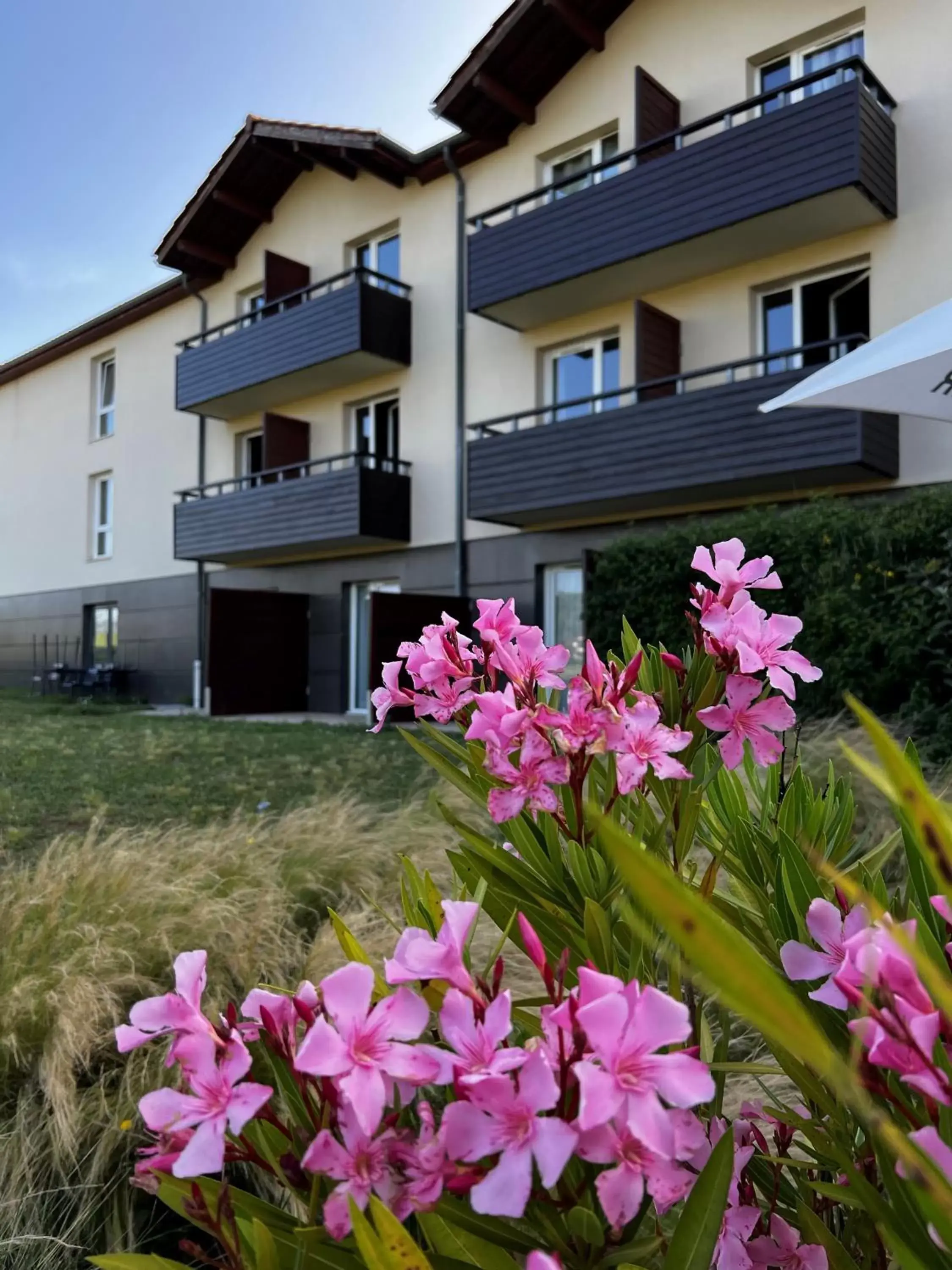 Garden, Property Building in Best Western Plus Hotel Gergovie