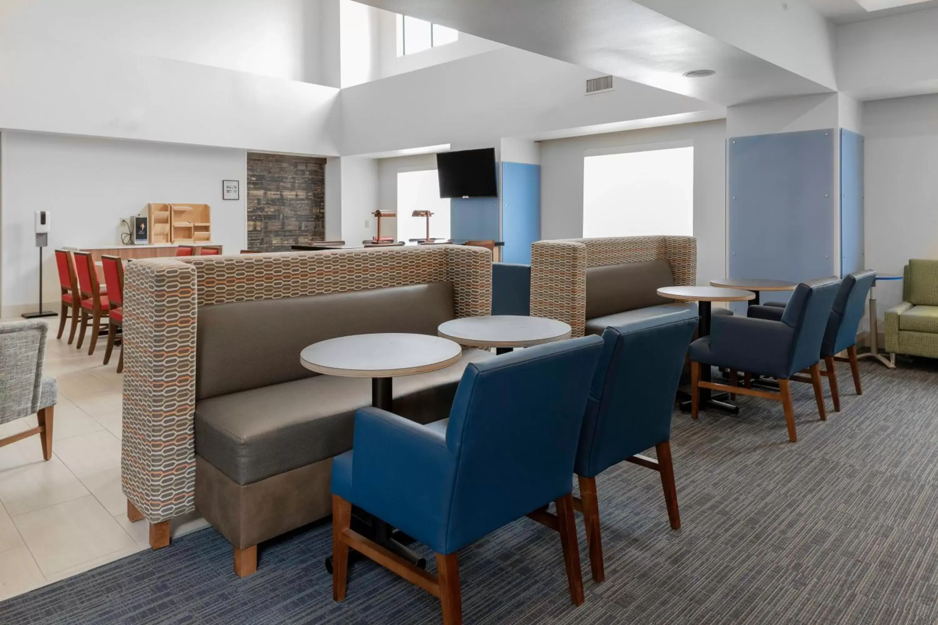 Lobby or reception, Restaurant/Places to Eat in Holiday Inn Express Hotel & Suites Cordele North, an IHG Hotel