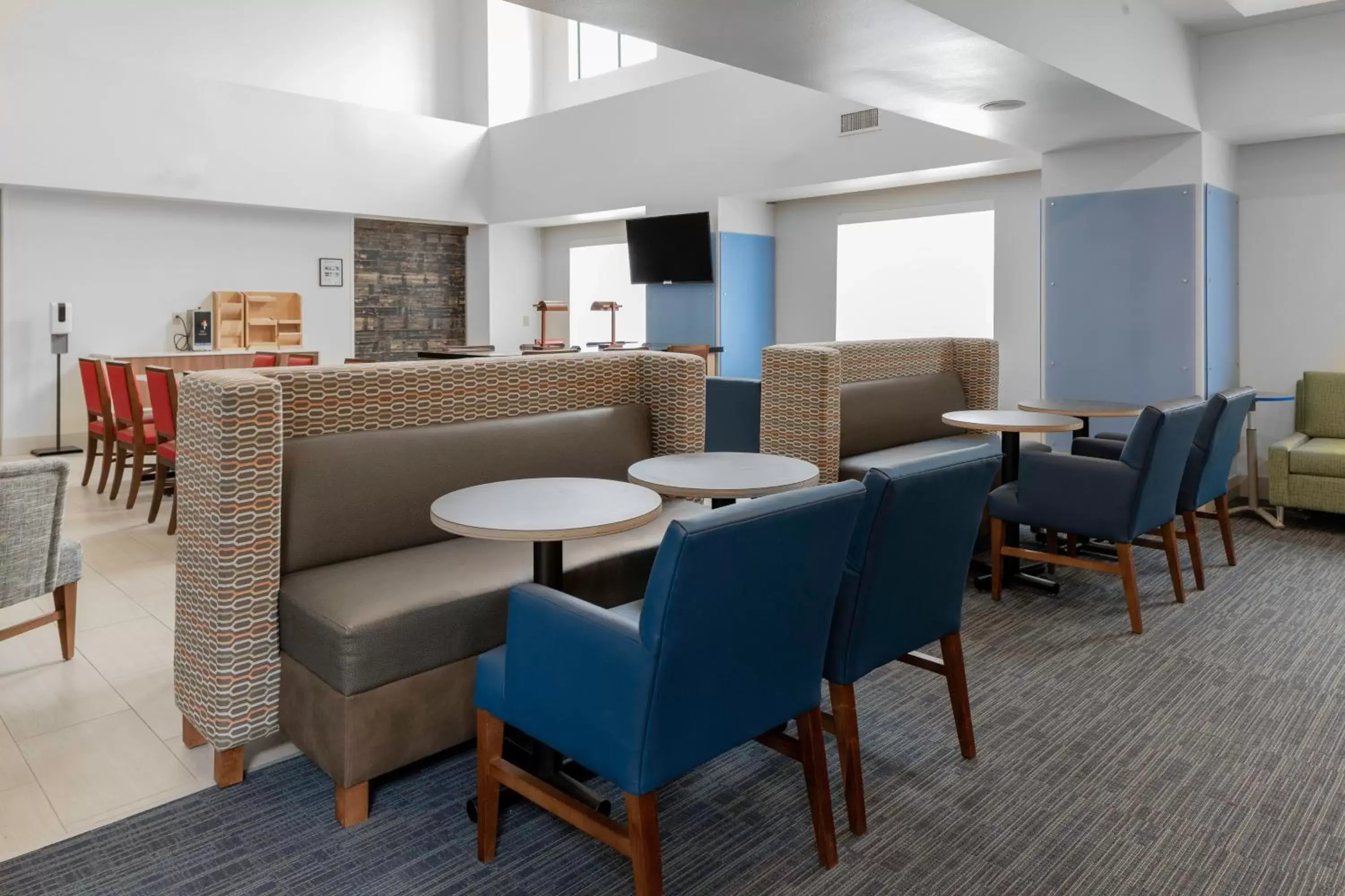 Lobby or reception in Holiday Inn Express Hotel & Suites Cordele North by IHG Lobby or reception in Holiday Inn Express Hotel & Suites Cordele North by IHG