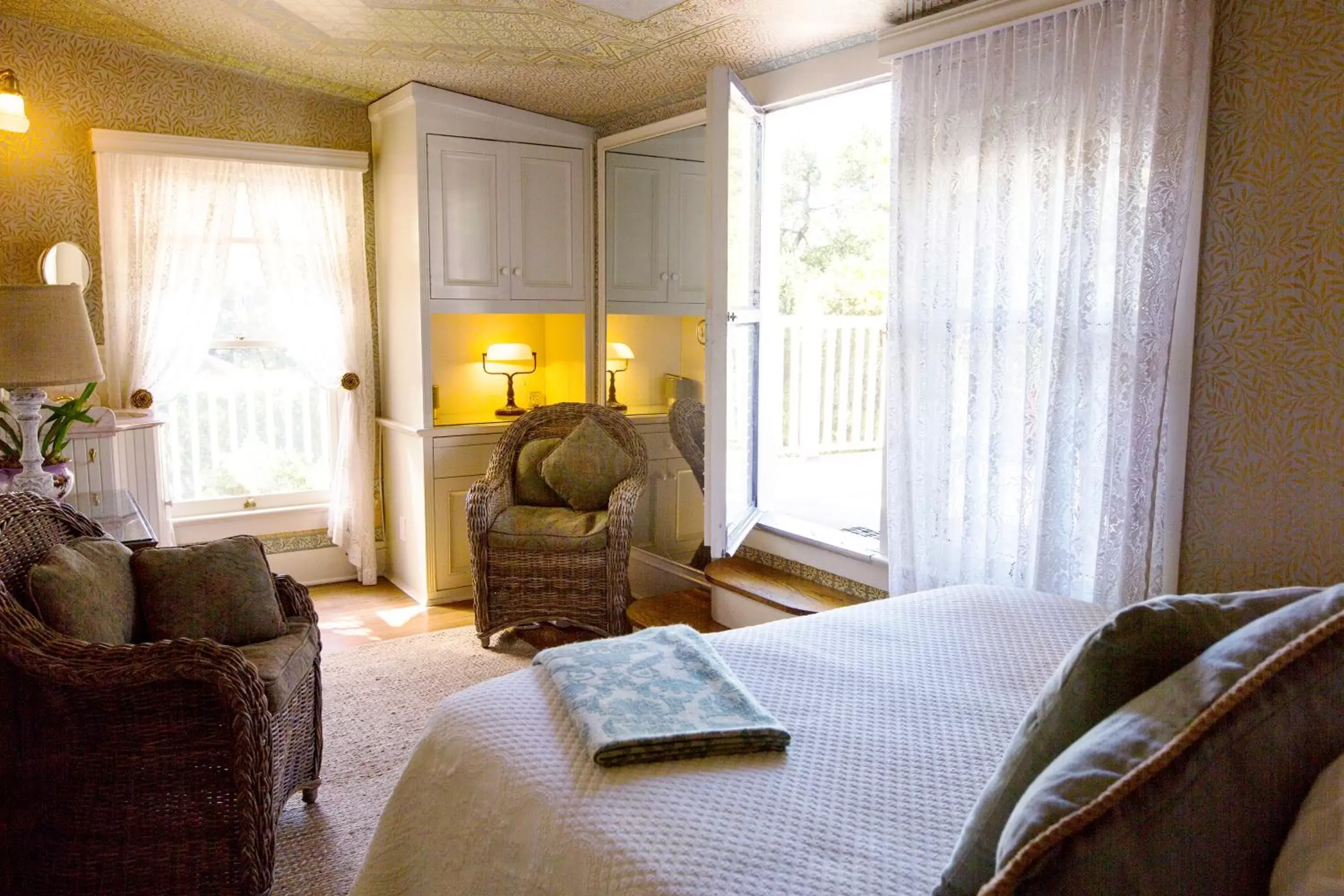 Day, Seating Area in Simpson House Inn