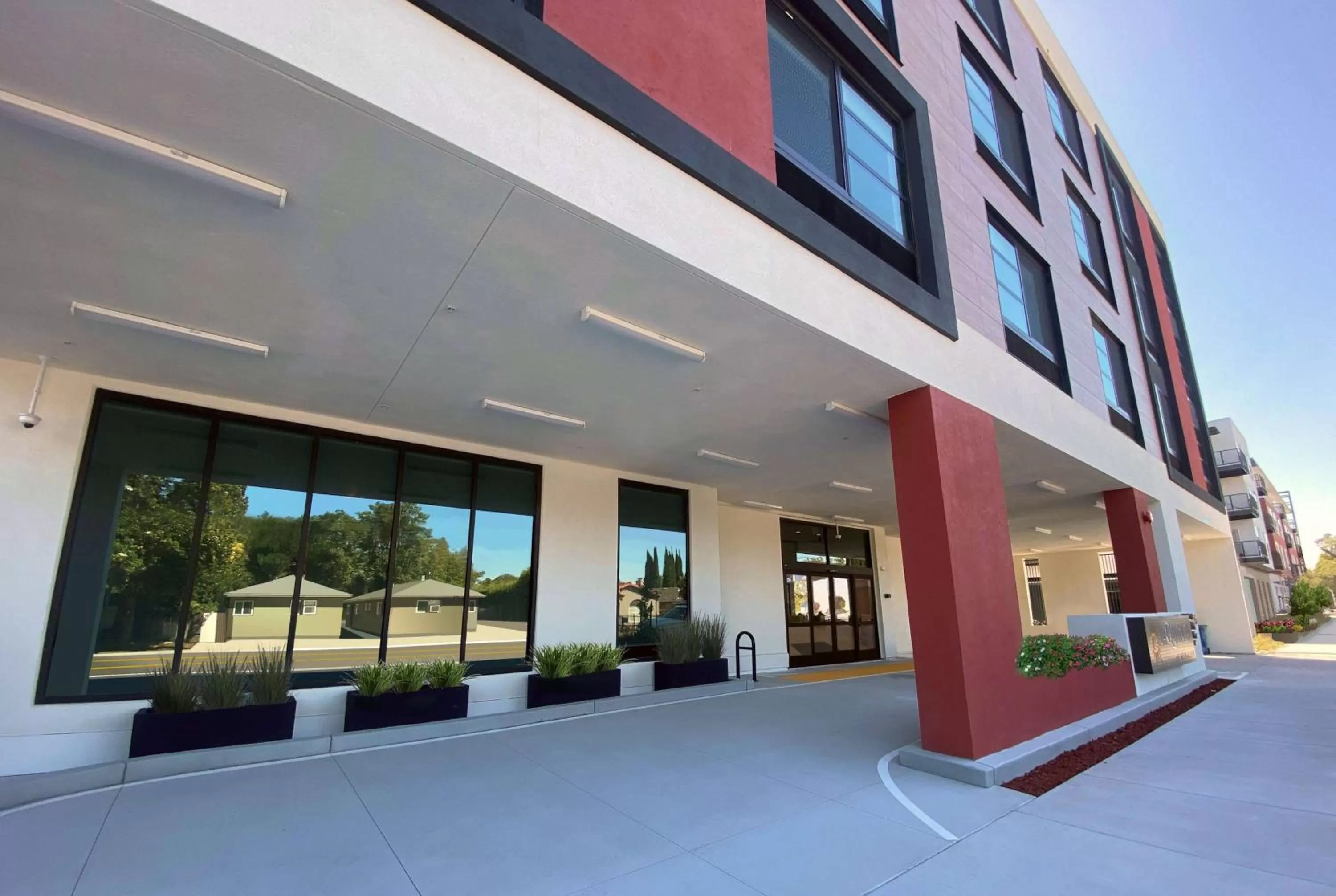 Property building in La Quinta Inn & Suites by Wyndham San Jose Airport-Downtown