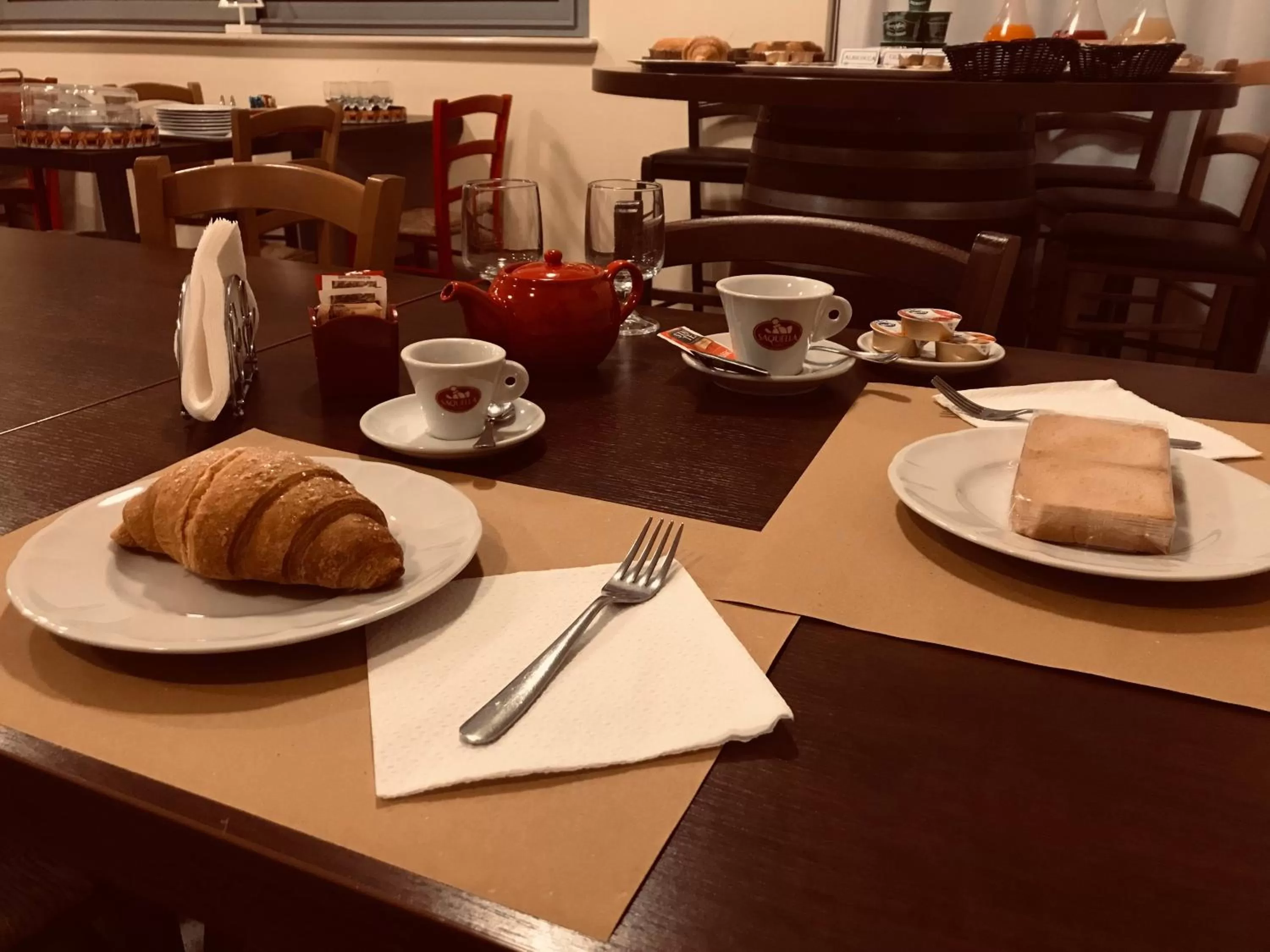 Breakfast, Restaurant/Places to Eat in Rosso Di Sera