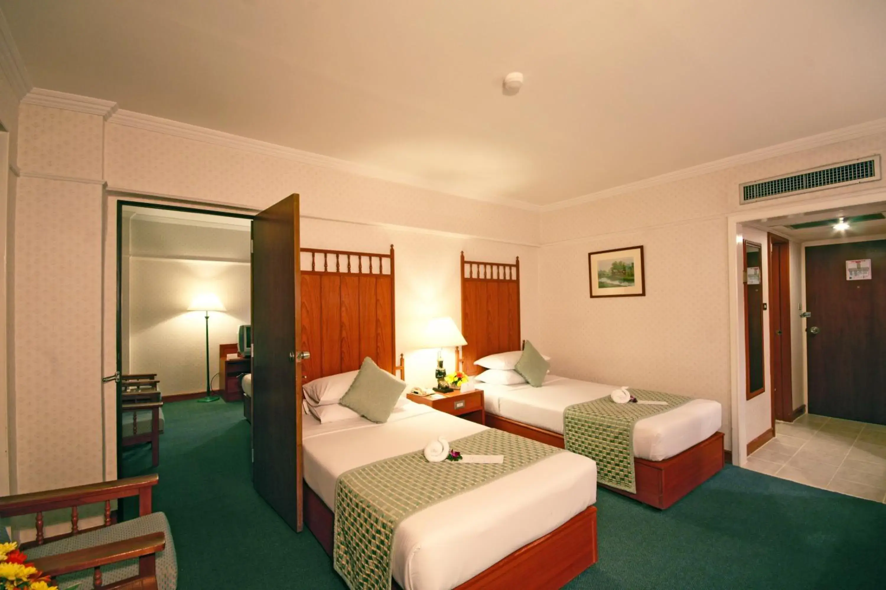Bed in Bangkok Palace Hotel