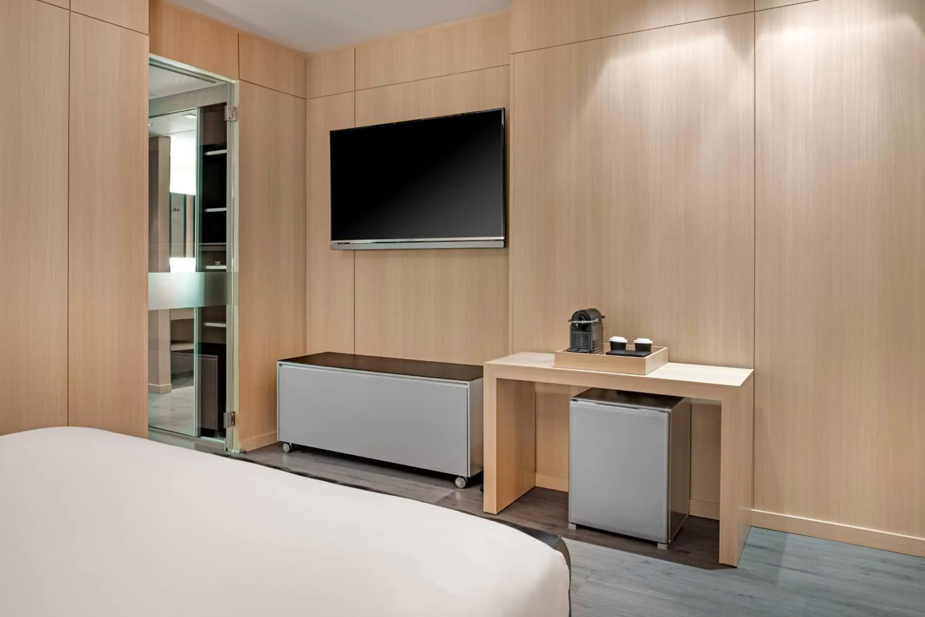 Bedroom, TV/Entertainment Center in AC Hotel Sants by Marriott