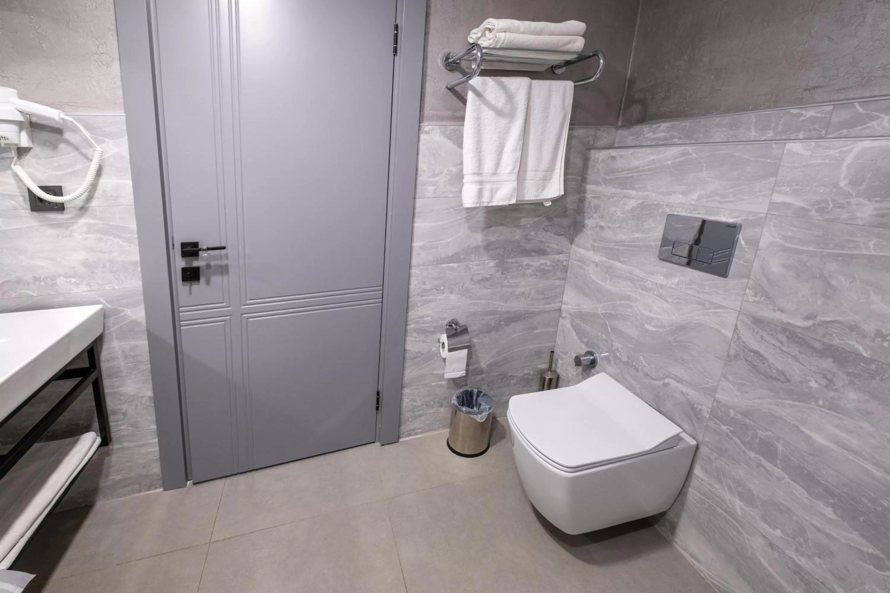 Toilet, Bathroom in Avion Suite Hotel