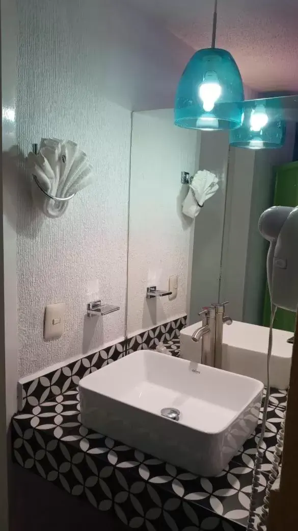 Bathroom in Hotel Medrano Temáticas and Business Rooms Aguascalientes