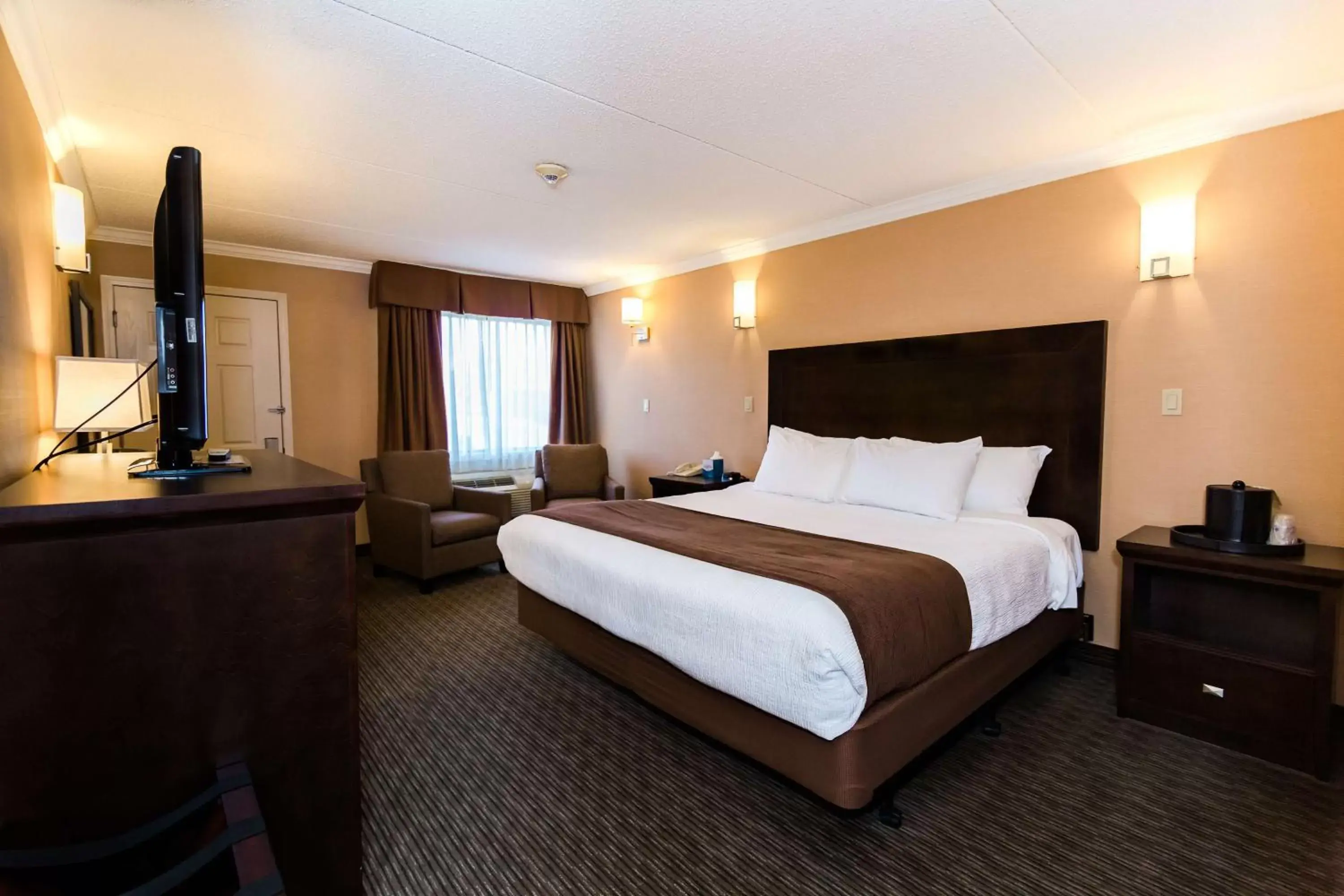 Photo of the whole room, Bed in Best Western Plus Dryden Hotel and Conference Centre