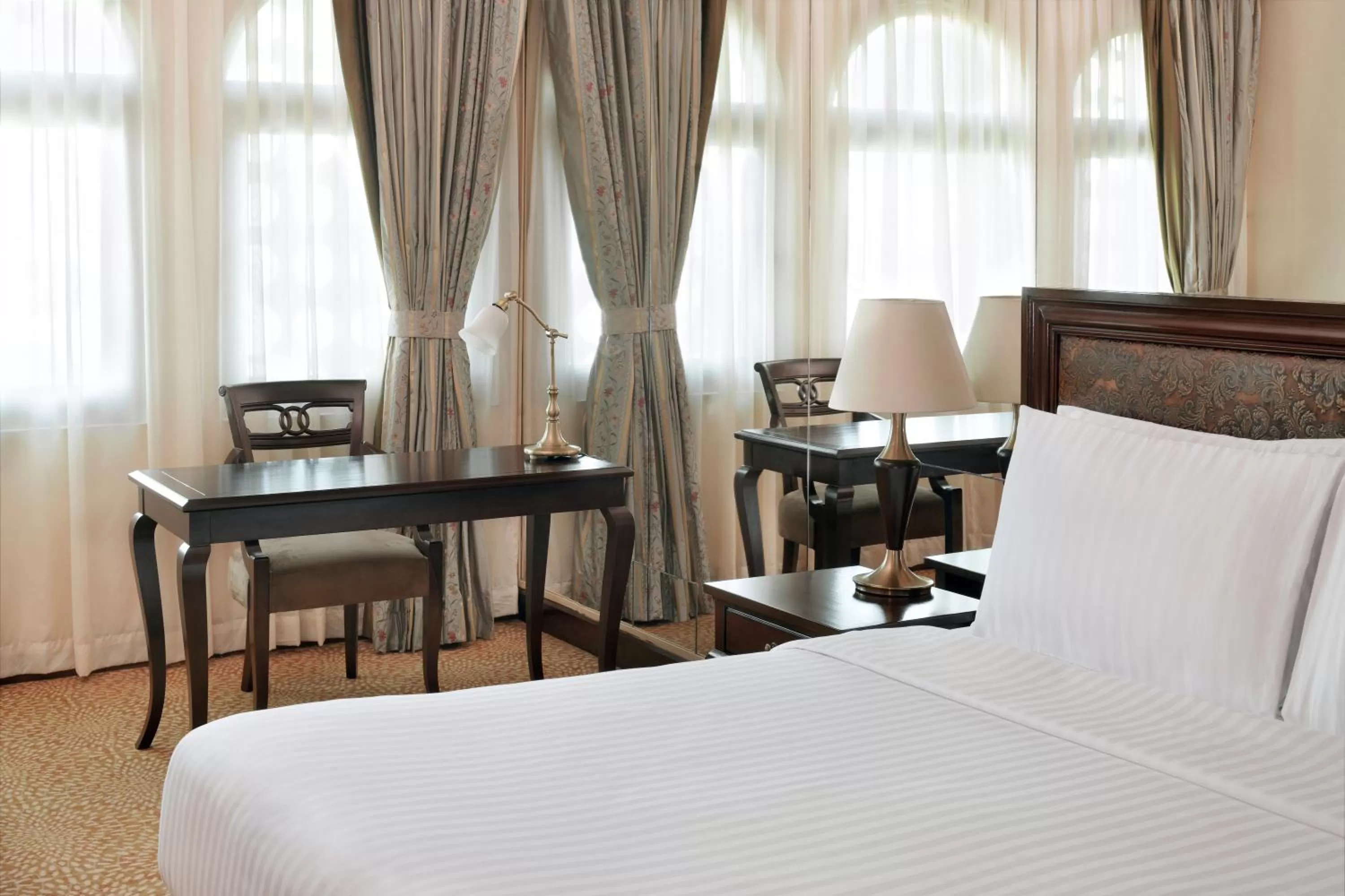 Bedroom, Bed in Mövenpick Hotel Karachi