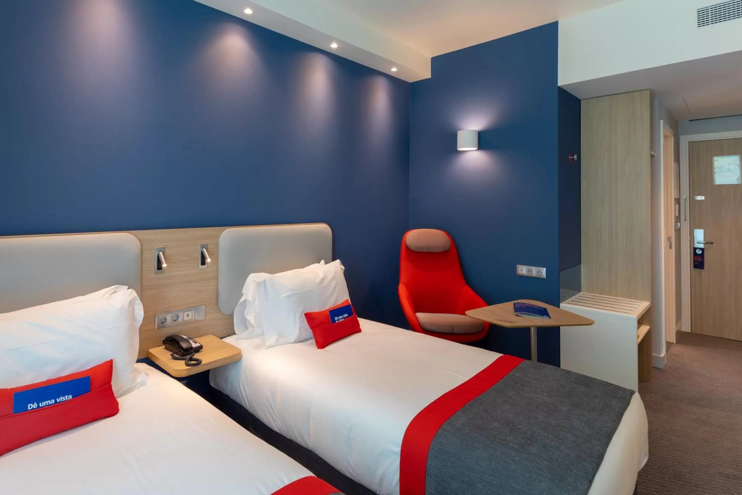 Photo of the whole room, Bed in Holiday Inn Express - Lisbon - Plaza Saldanha, an IHG Hotel