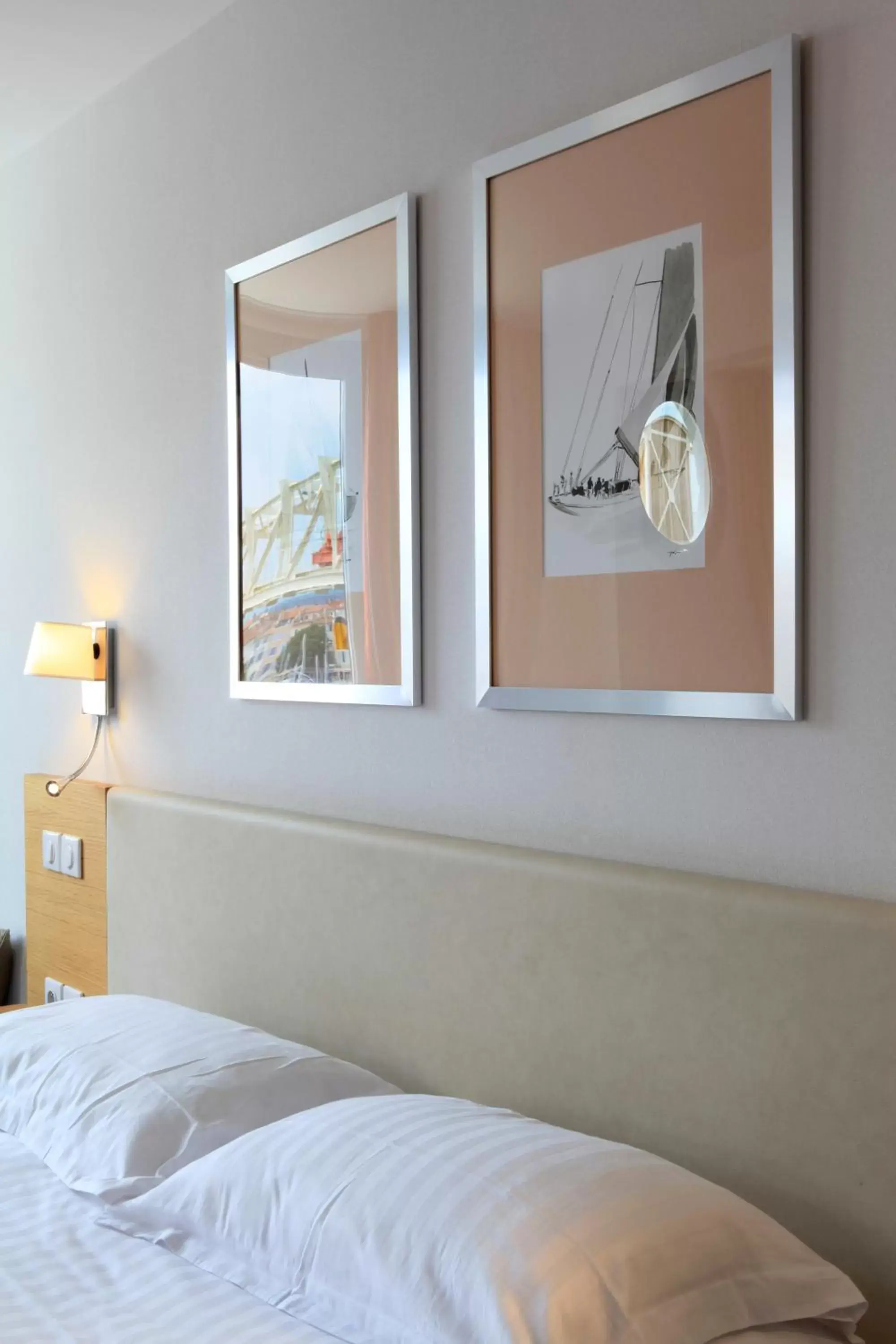Photo of the whole room, Bed in Best Western Premier Hôtel du Vieux-Port