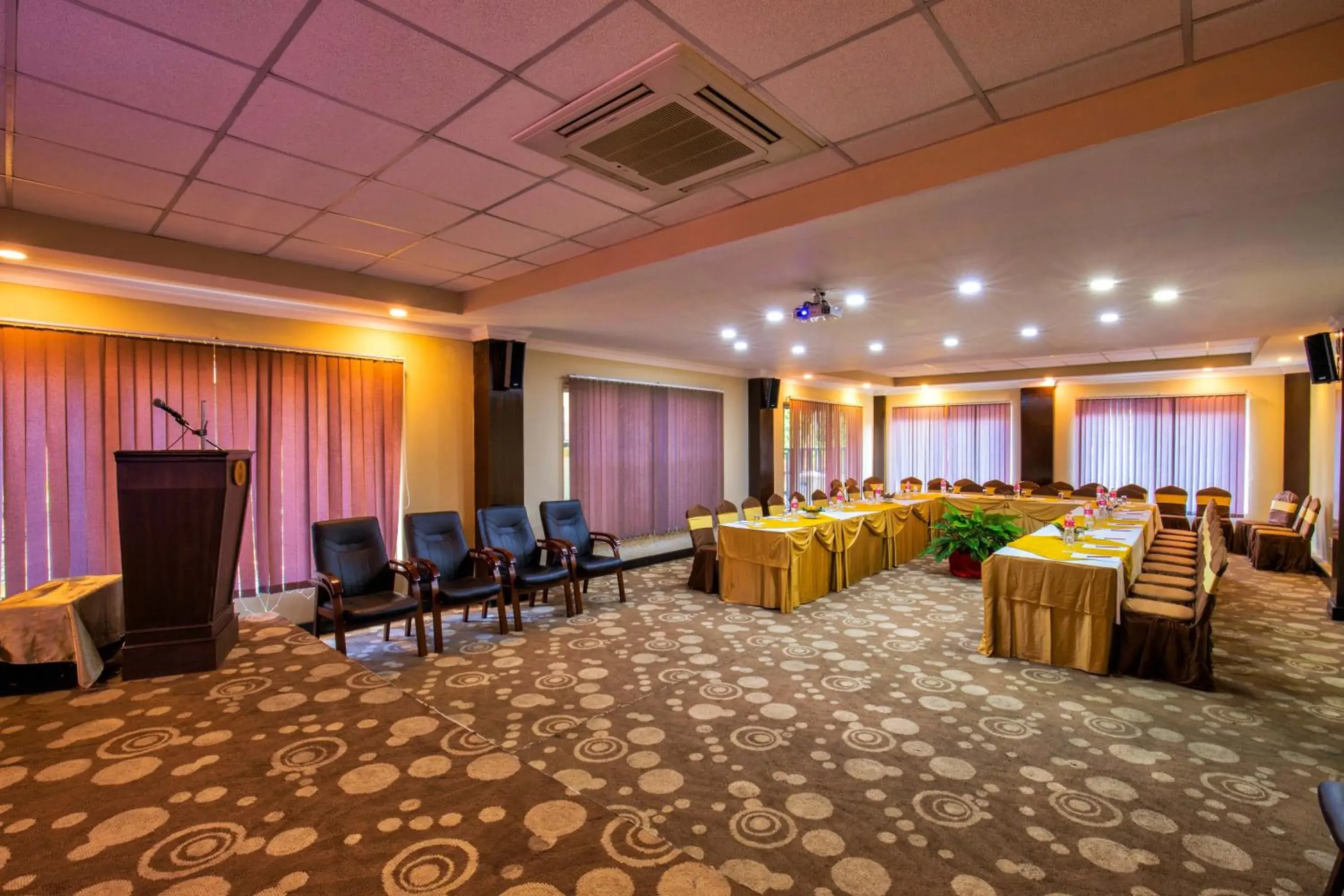 Meeting/conference room in Da Yatra Courtyard Hotel