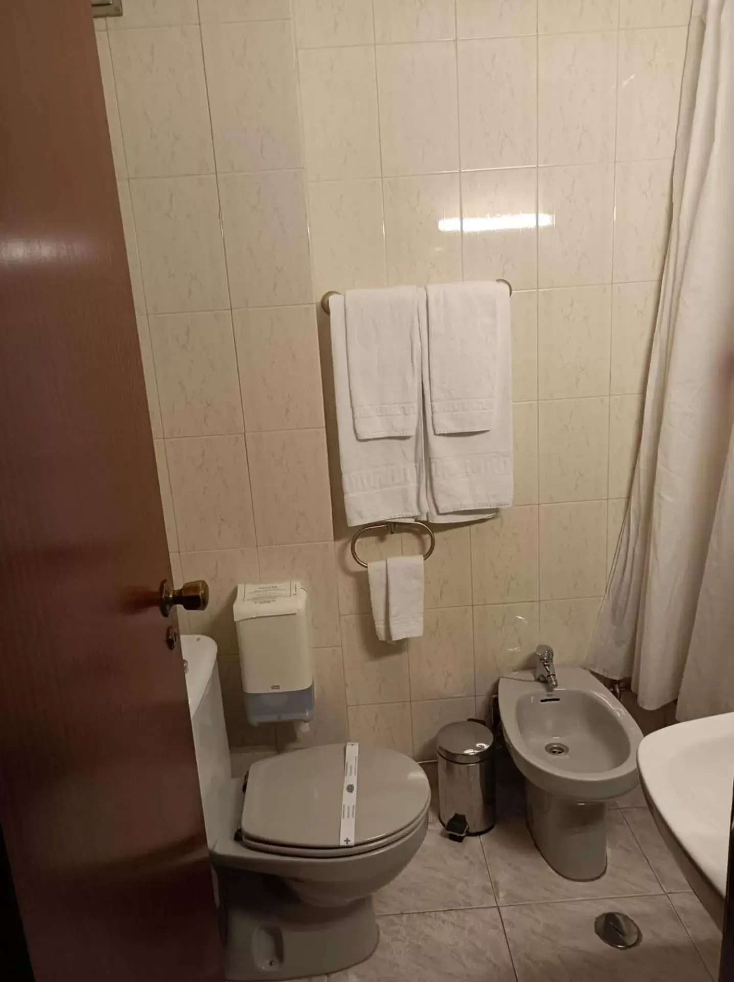 Toilet, Bathroom in Hotel Cavaleiros De Cristo