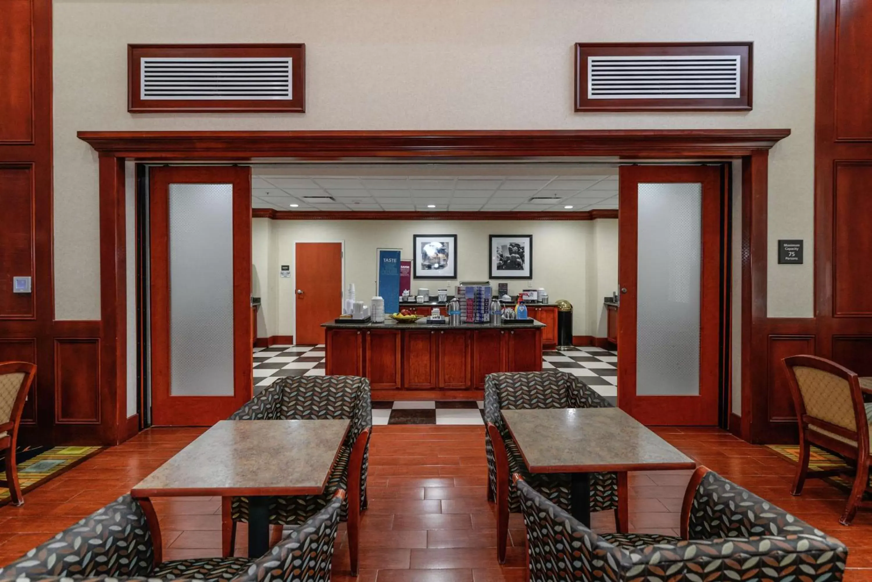 Dining area, Restaurant/Places to Eat in Hampton Inn & Suites Detroit/Chesterfield